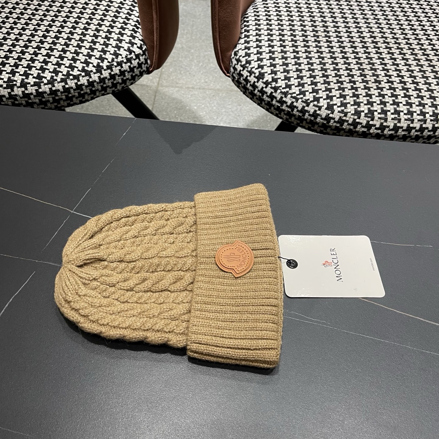 👒蒙‌口Moncler官‌网最新‎蒙​口针​织‌帽‎，配​蒙口专​柜‎防尘‌袋，防伪‎标签​内标洗​水标