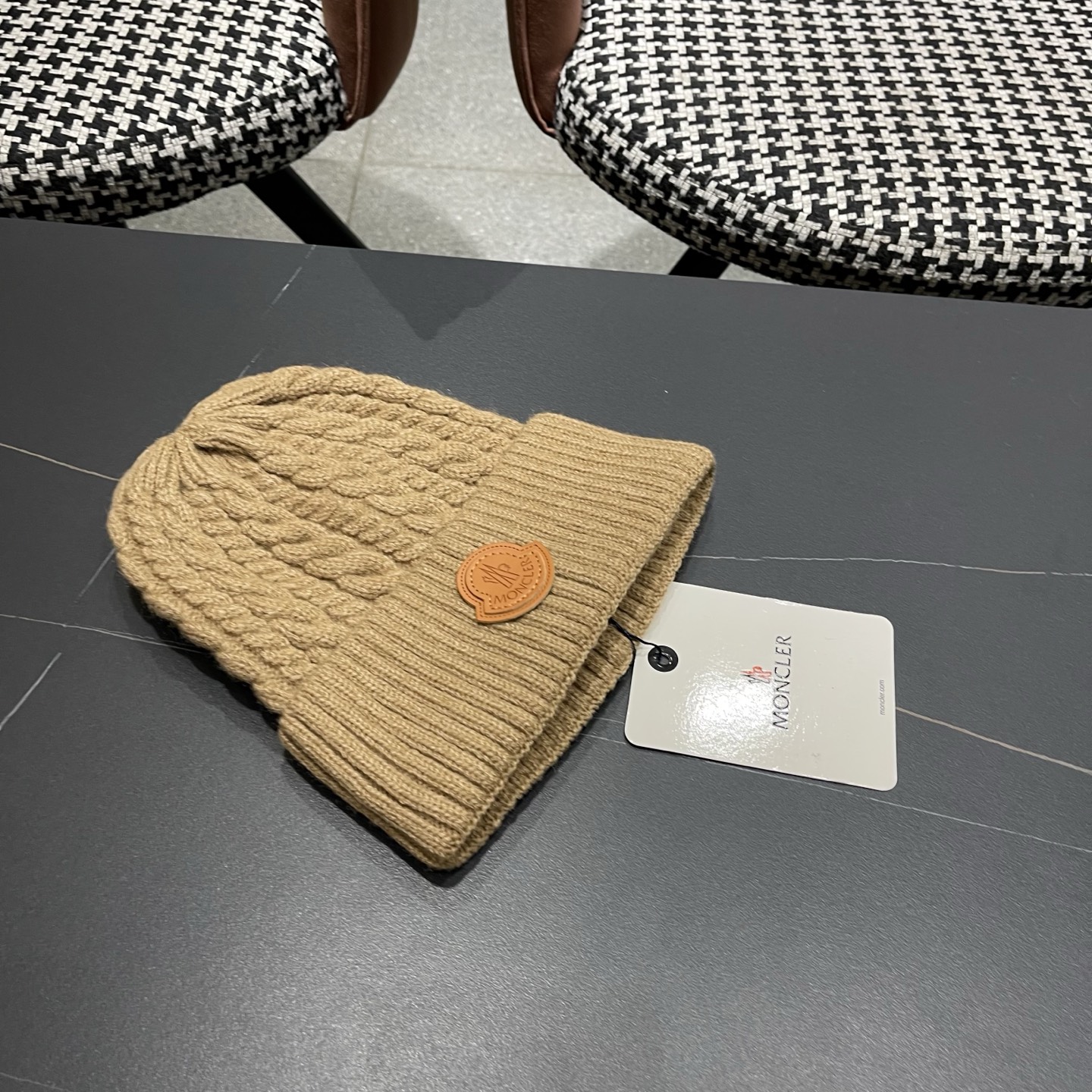 👒蒙‌口Moncler官‌网最新‎蒙​口针​织‌帽‎，配​蒙口专​柜‎防尘‌袋，防伪‎标签​内标洗​水标