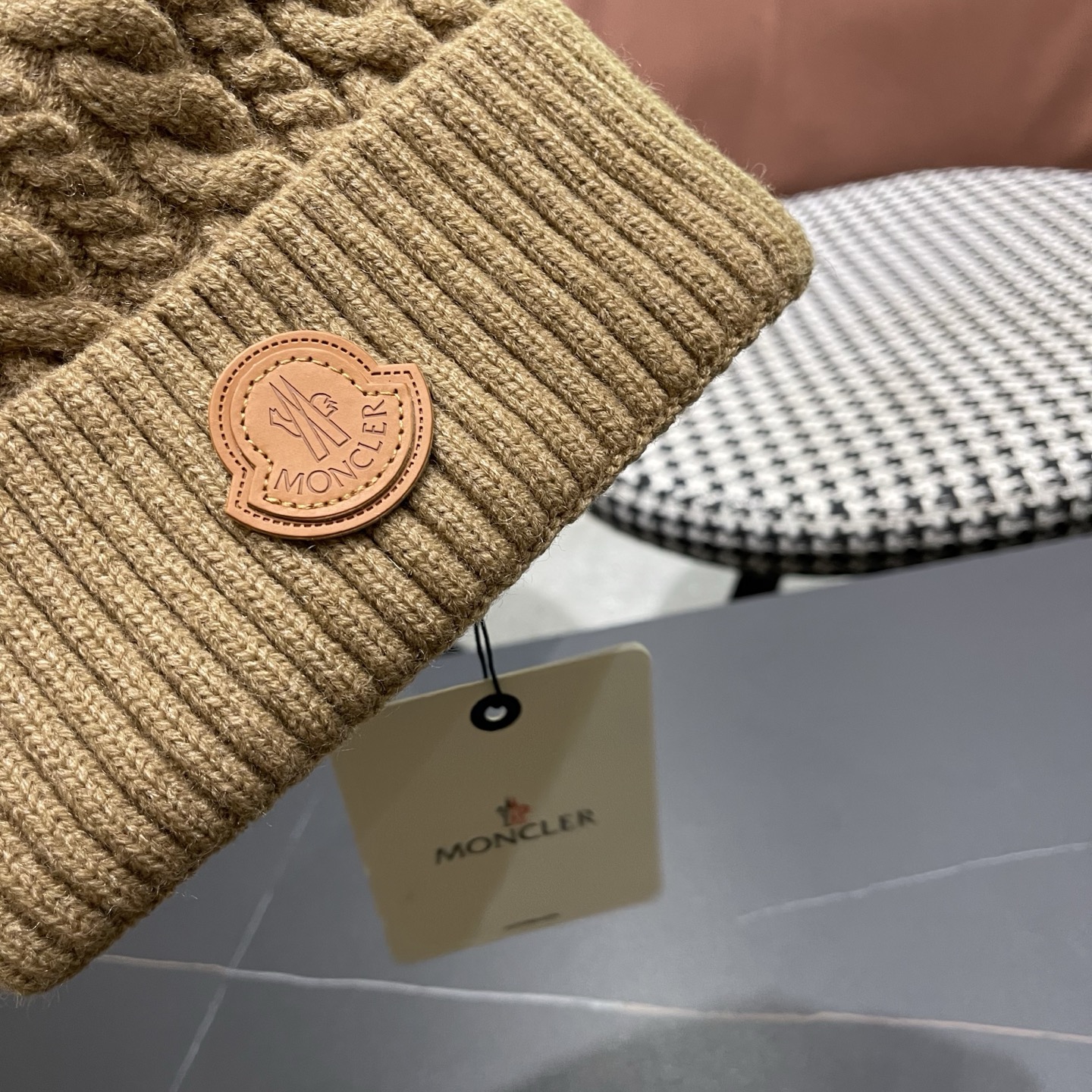 👒蒙‌口Moncler官‌网最新‎蒙​口针​织‌帽‎，配​蒙口专​柜‎防尘‌袋，防伪‎标签​内标洗​水标