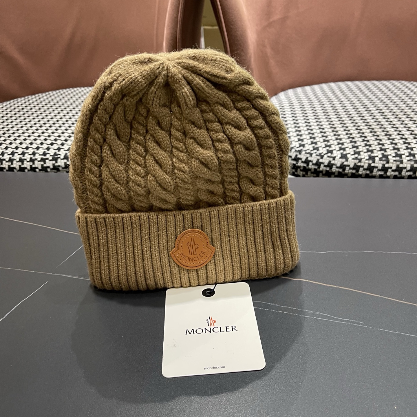 👒蒙‌口Moncler官‌网最新‎蒙​口针​织‌帽‎，配​蒙口专​柜‎防尘‌袋，防伪‎标签​内标洗​水标