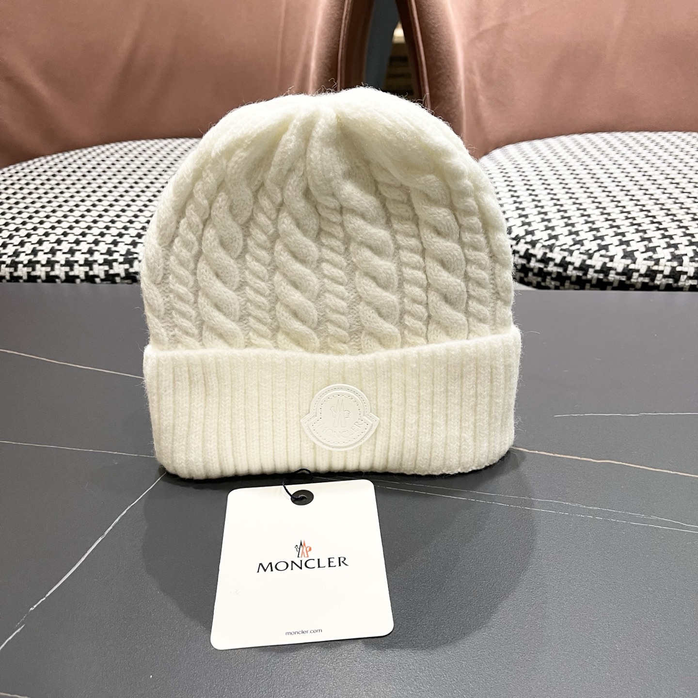 👒蒙‌口Moncler官‌网最新‎蒙​口针​织‌帽‎，配​蒙口专​柜‎防尘‌袋，防伪‎标签​内标洗​水标