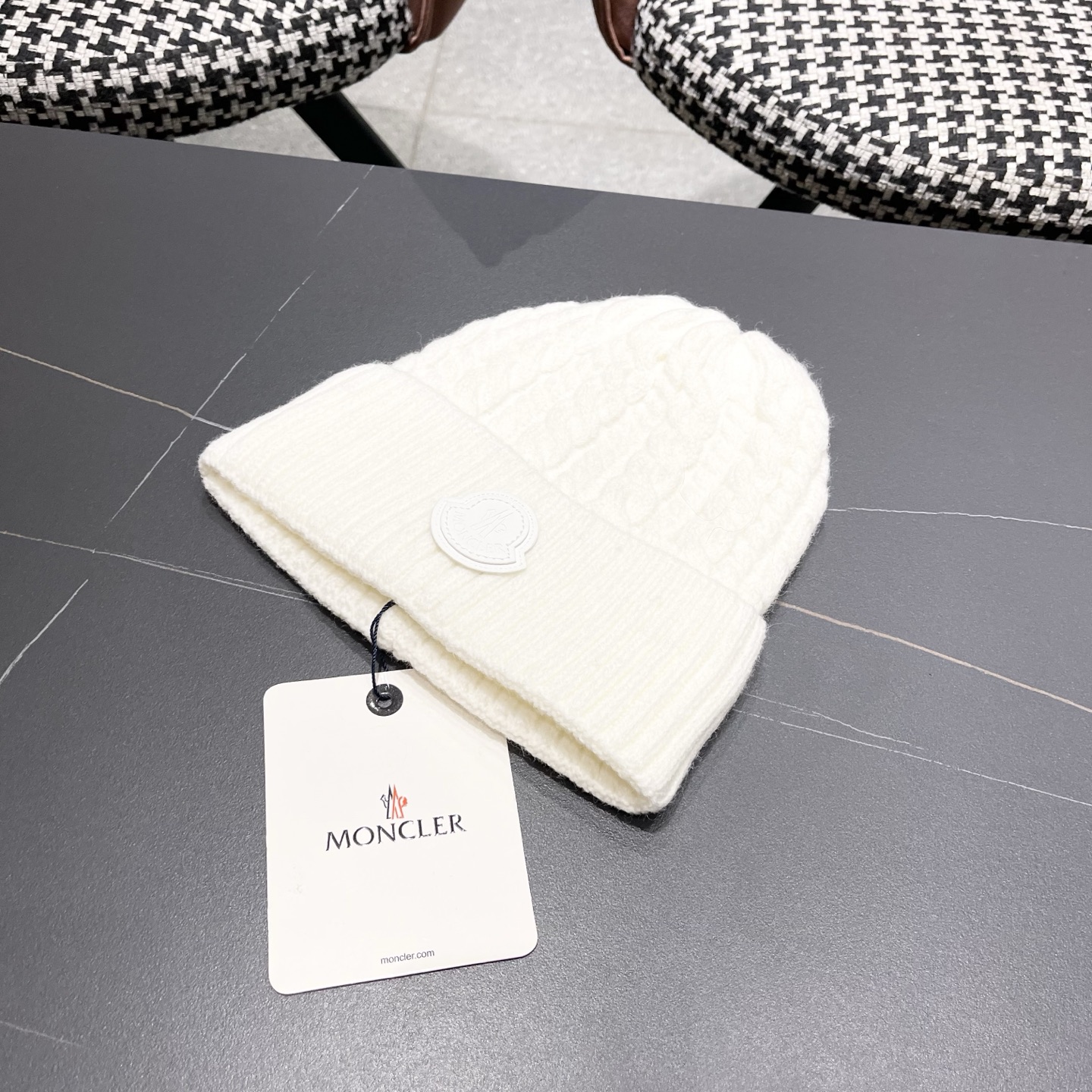 👒蒙‌口Moncler官‌网最新‎蒙​口针​织‌帽‎，配​蒙口专​柜‎防尘‌袋，防伪‎标签​内标洗​水标