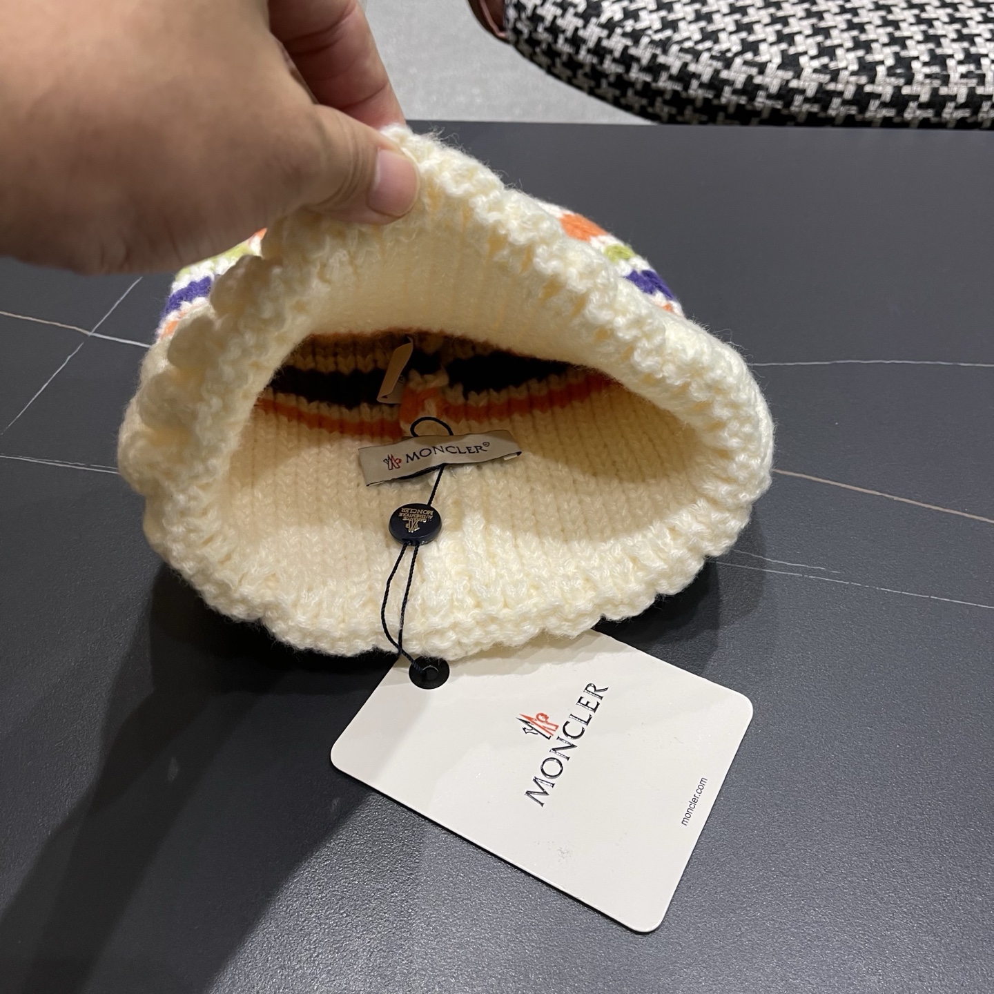 MONCLER蒙口针织毛线帽，好品质高端大气，超火爆💖质感很赞，出街超好搭配！时尚潮流！冬天必备单品，男