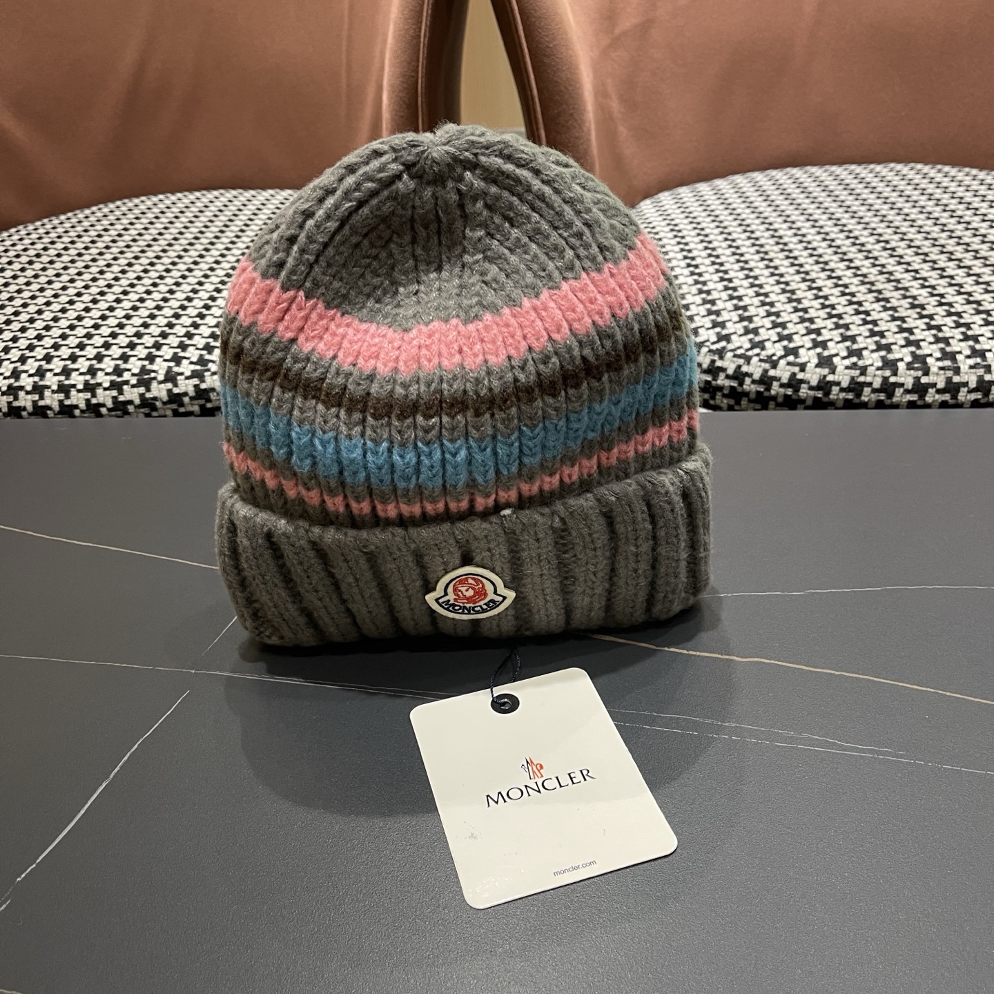 MONCLER蒙口针织毛线帽，好品质高端大气，超火爆💖质感很赞，出街超好搭配！时尚潮流！冬天必备单品，男