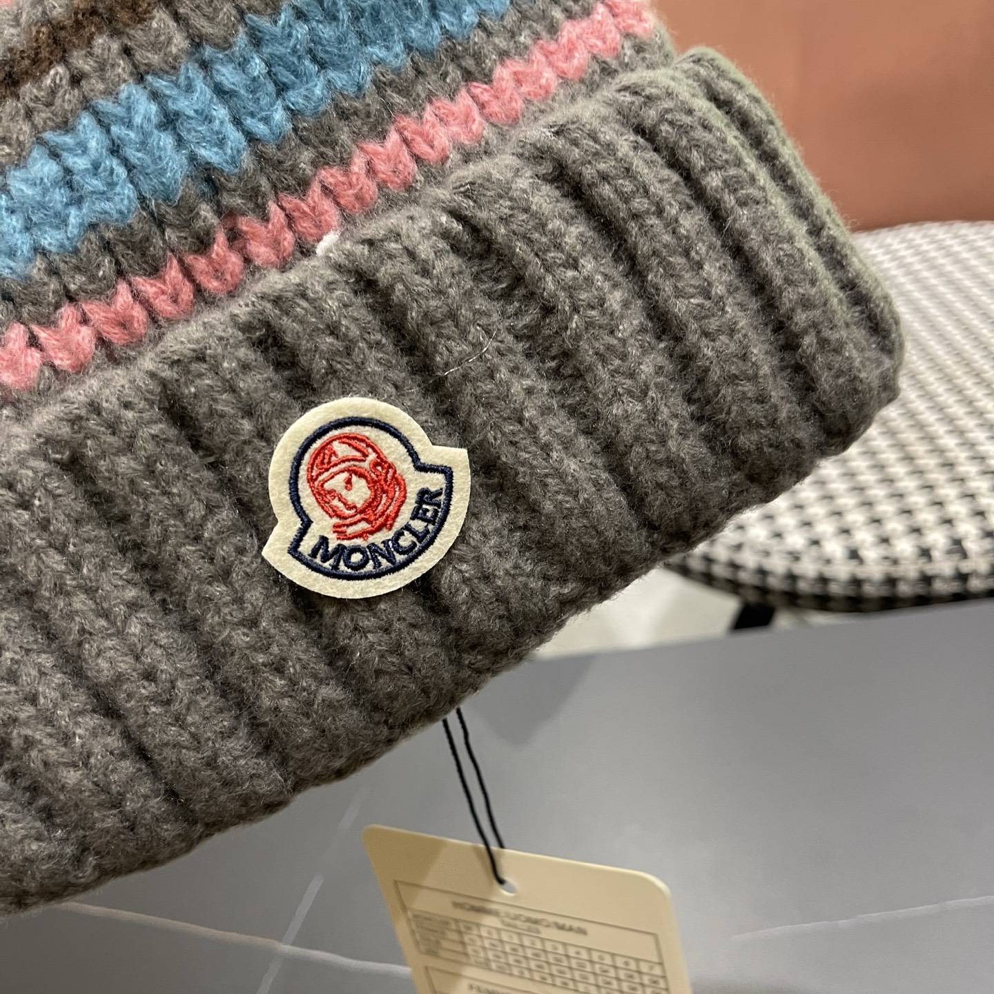 MONCLER蒙口针织毛线帽，好品质高端大气，超火爆💖质感很赞，出街超好搭配！时尚潮流！冬天必备单品，男