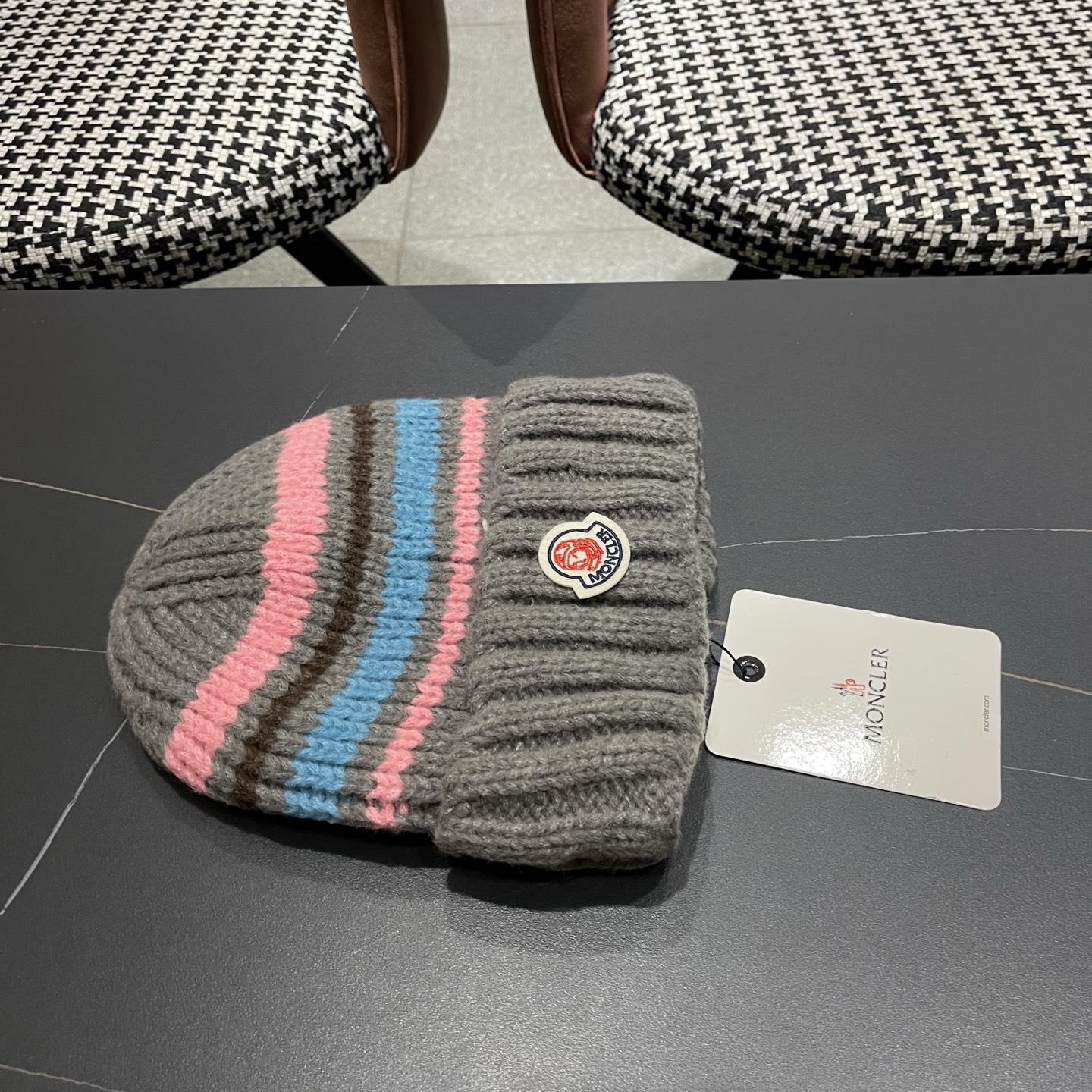 MONCLER蒙口针织毛线帽，好品质高端大气，超火爆💖质感很赞，出街超好搭配！时尚潮流！冬天必备单品，男