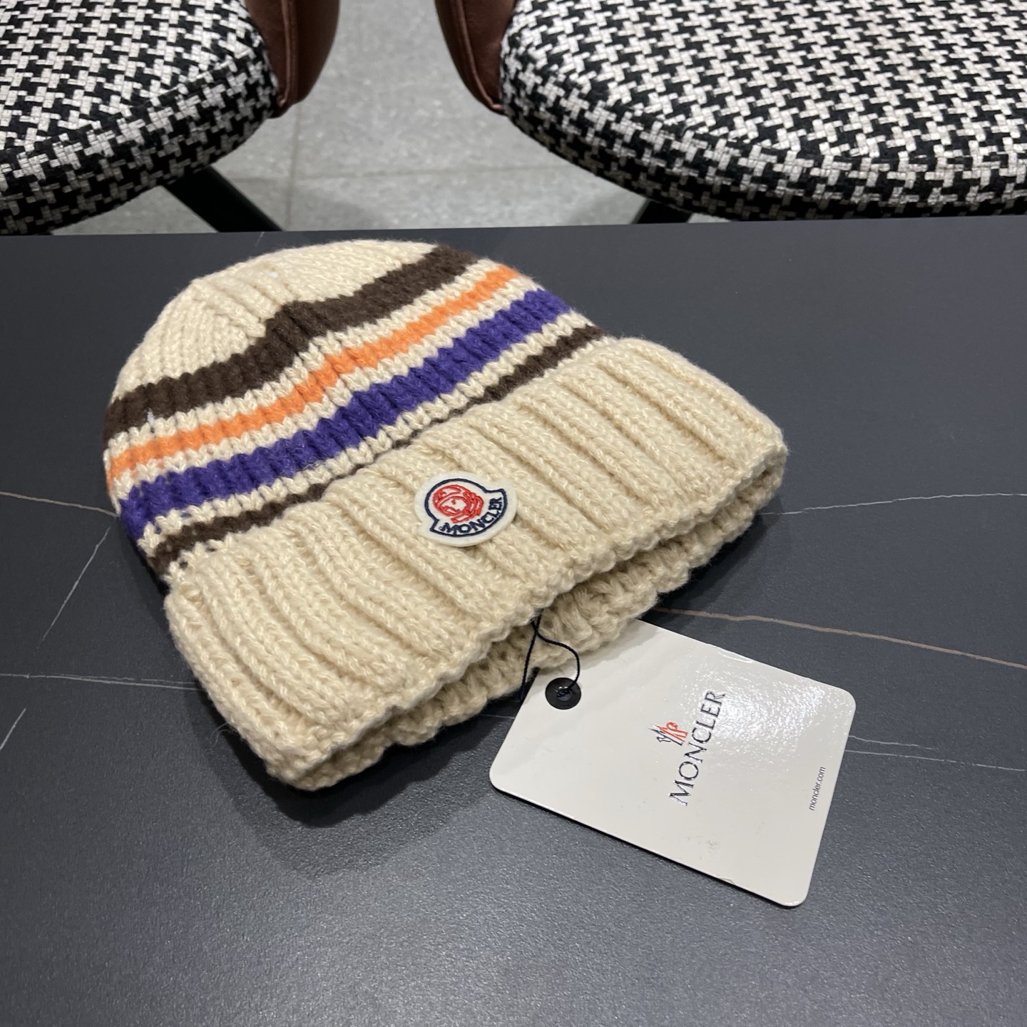 MONCLER蒙口针织毛线帽，好品质高端大气，超火爆💖质感很赞，出街超好搭配！时尚潮流！冬天必备单品，男