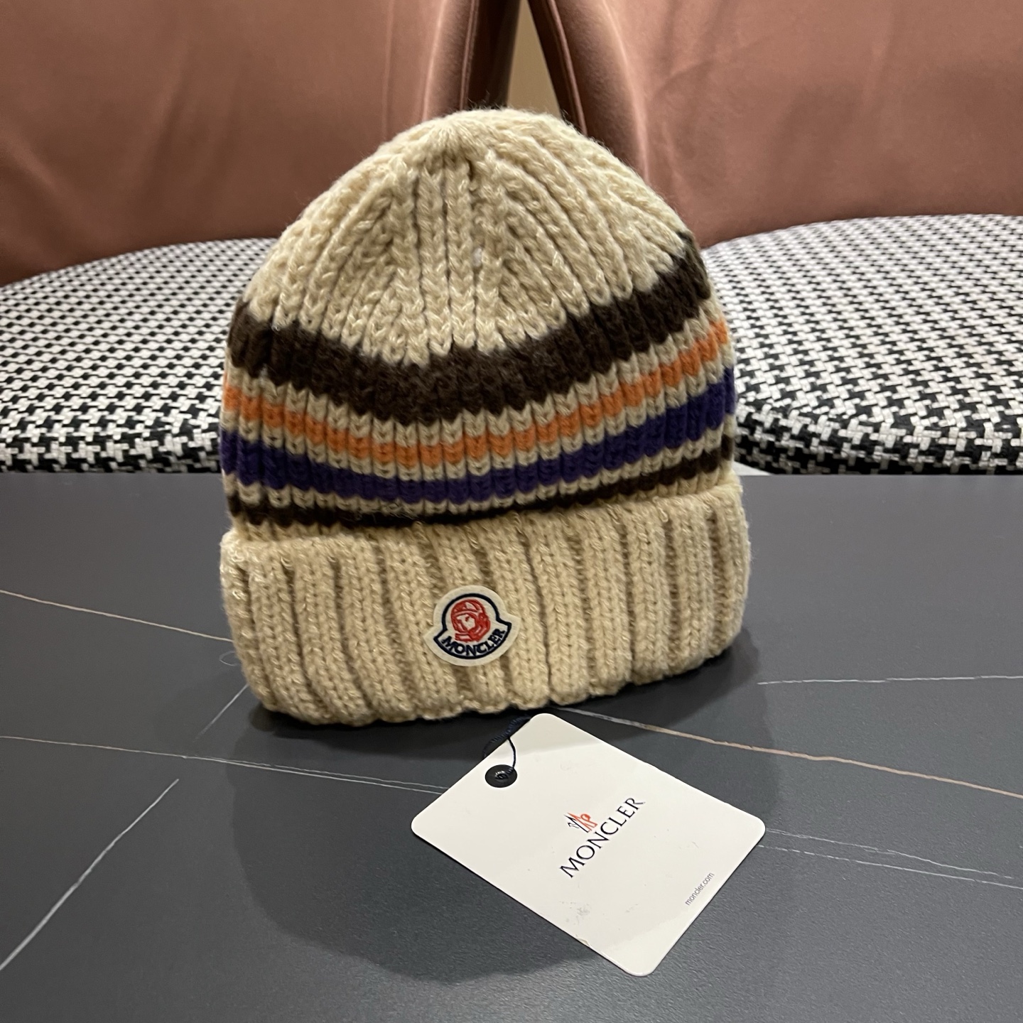 MONCLER蒙口针织毛线帽，好品质高端大气，超火爆💖质感很赞，出街超好搭配！时尚潮流！冬天必备单品，男