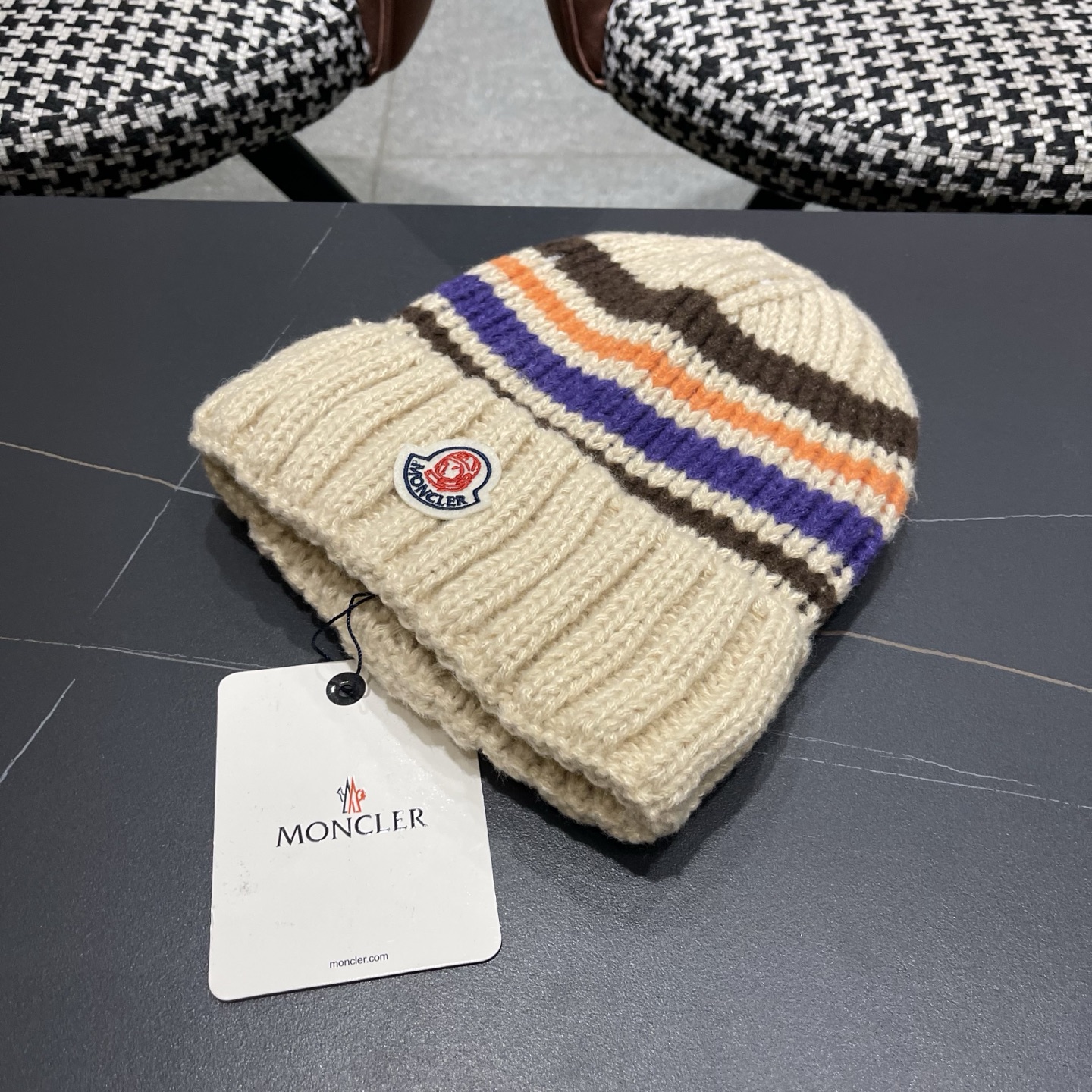 MONCLER蒙口针织毛线帽，好品质高端大气，超火爆💖质感很赞，出街超好搭配！时尚潮流！冬天必备单品，男