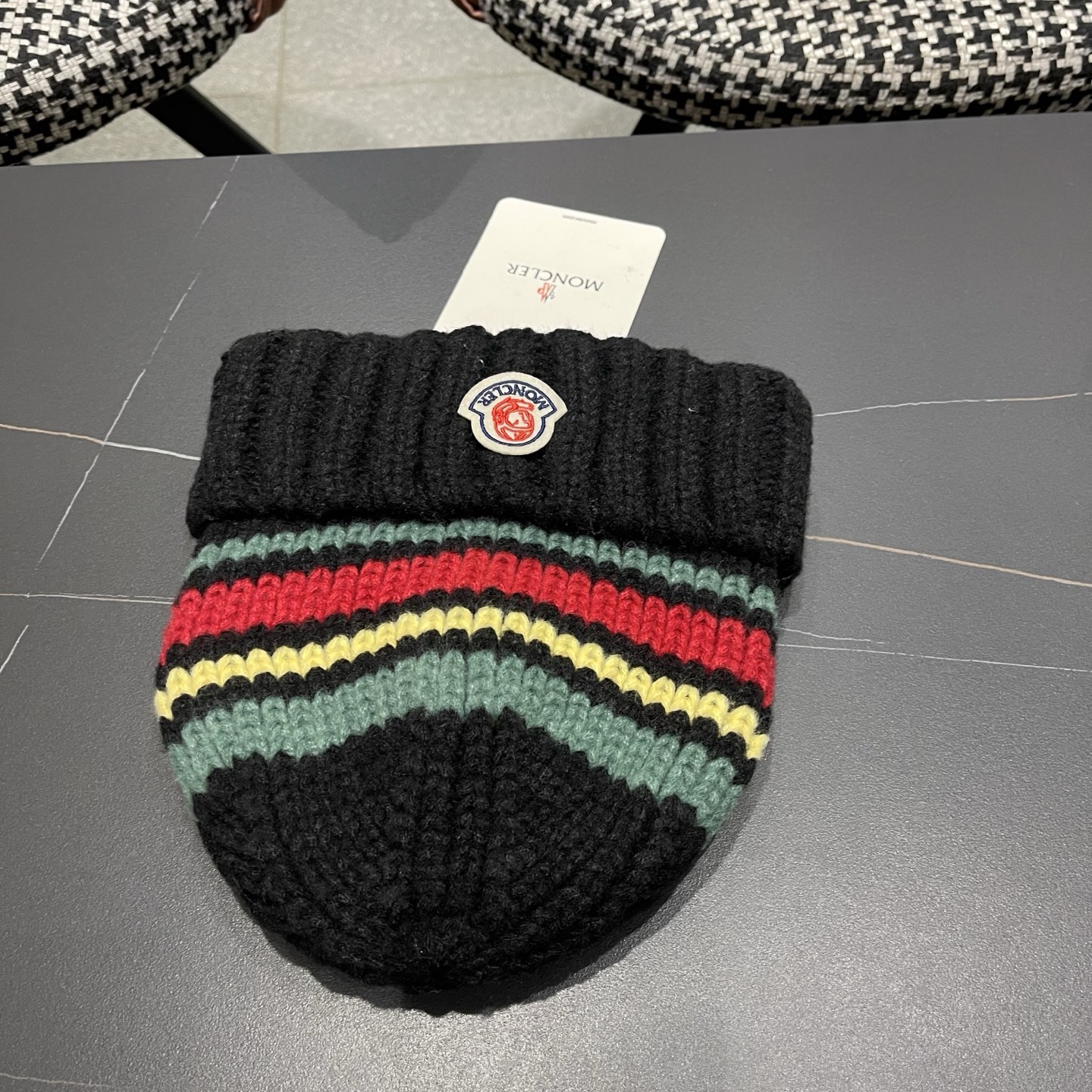 MONCLER蒙口针织毛线帽，好品质高端大气，超火爆💖质感很赞，出街超好搭配！时尚潮流！冬天必备单品，男