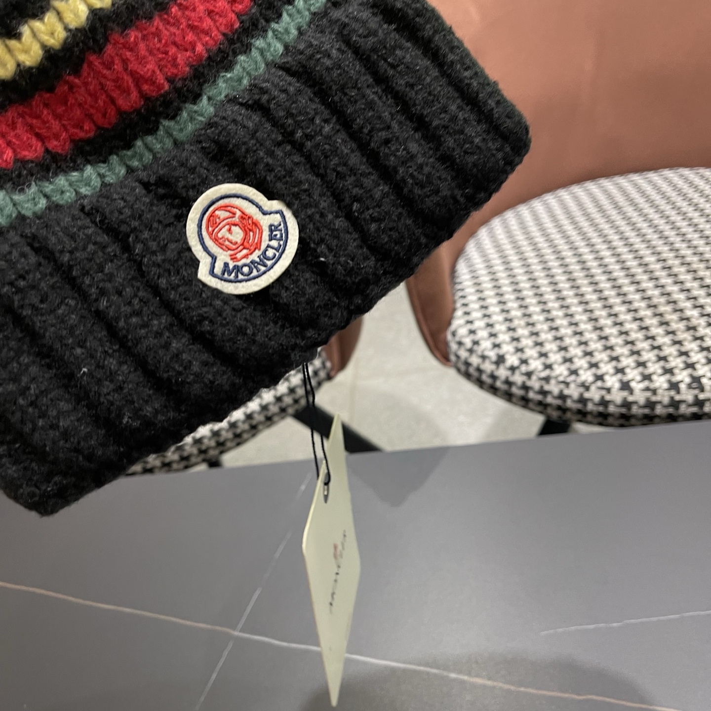 MONCLER蒙口针织毛线帽，好品质高端大气，超火爆💖质感很赞，出街超好搭配！时尚潮流！冬天必备单品，男