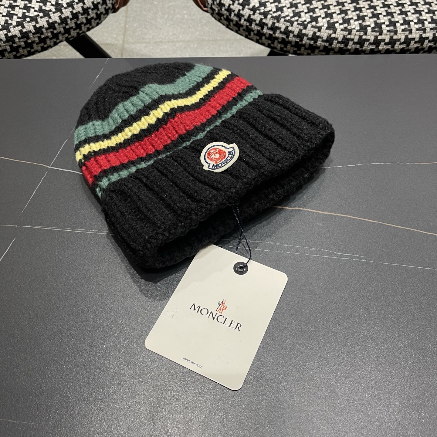 MONCLER蒙口针织毛线帽，好品质高端大气，超火爆💖质感很赞，出街超好搭配！时尚潮流！冬天必备单品，男
