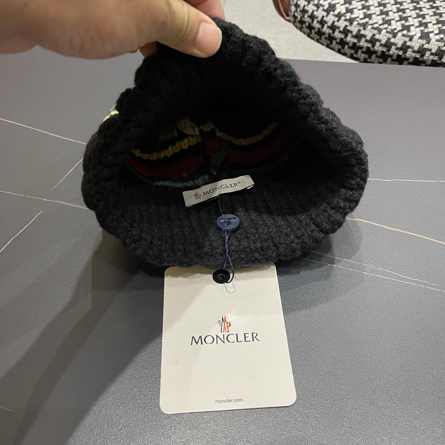 MONCLER蒙口针织毛线帽，好品质高端大气，超火爆💖质感很赞，出街超好搭配！时尚潮流！冬天必备单品，男