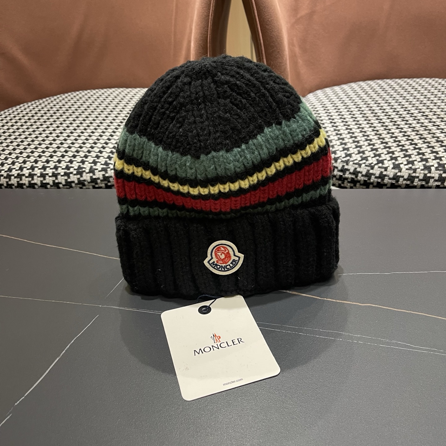 MONCLER蒙口针织毛线帽，好品质高端大气，超火爆💖质感很赞，出街超好搭配！时尚潮流！冬天必备单品，男