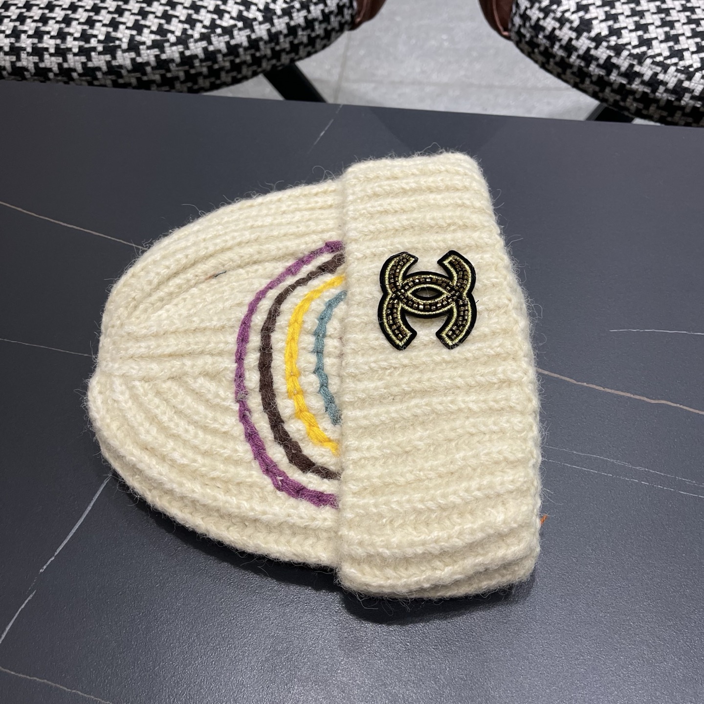 CHANEL香奈儿 新款彩虹刺绣毛线帽子女秋冬保暖护耳针织帽显脸小百搭包头帽冷帽