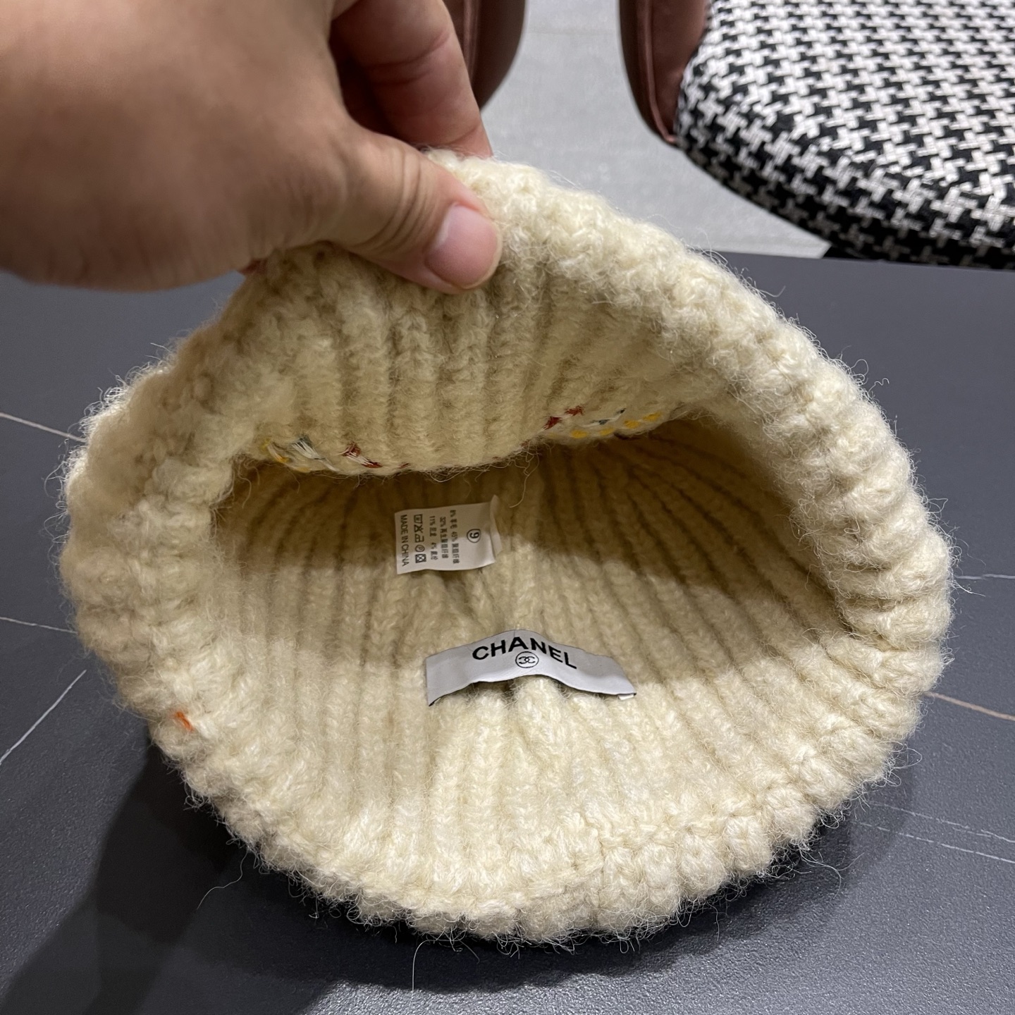 CHANEL香奈儿 新款彩虹刺绣毛线帽子女秋冬保暖护耳针织帽显脸小百搭包头帽冷帽