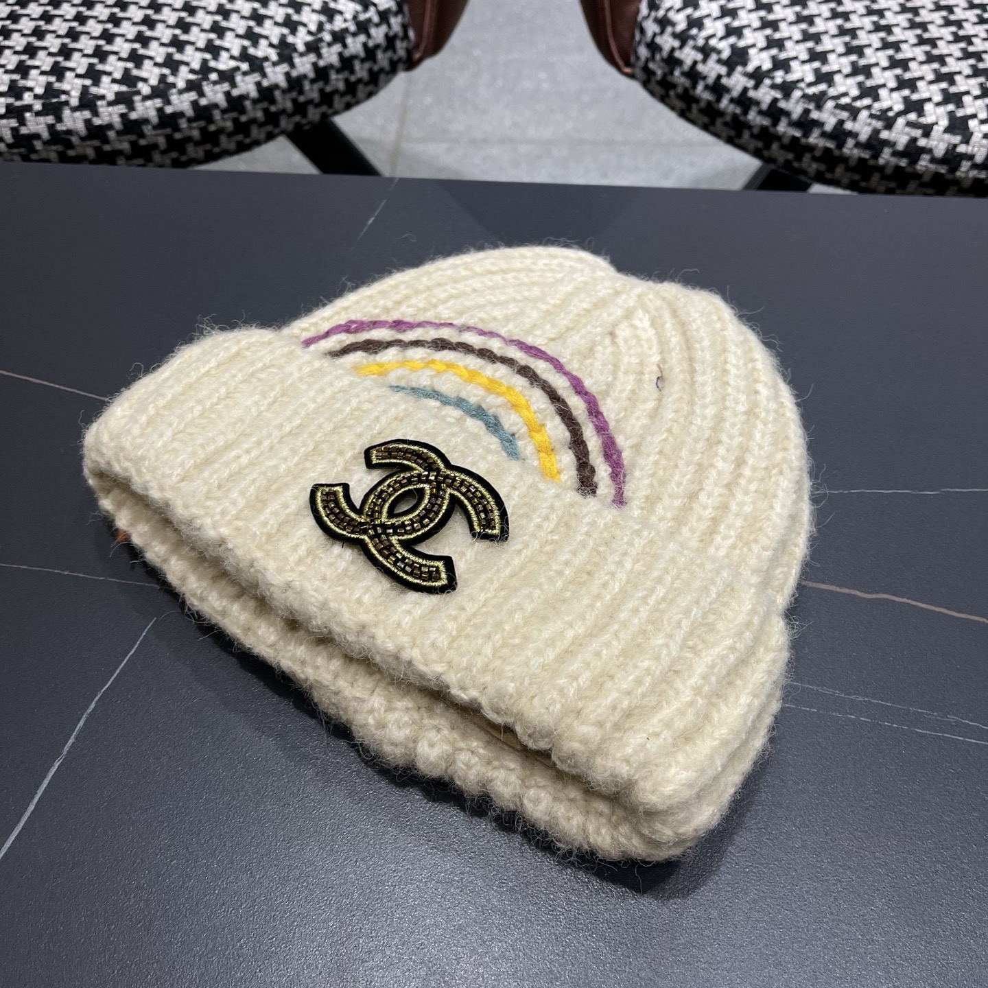CHANEL香奈儿 新款彩虹刺绣毛线帽子女秋冬保暖护耳针织帽显脸小百搭包头帽冷帽