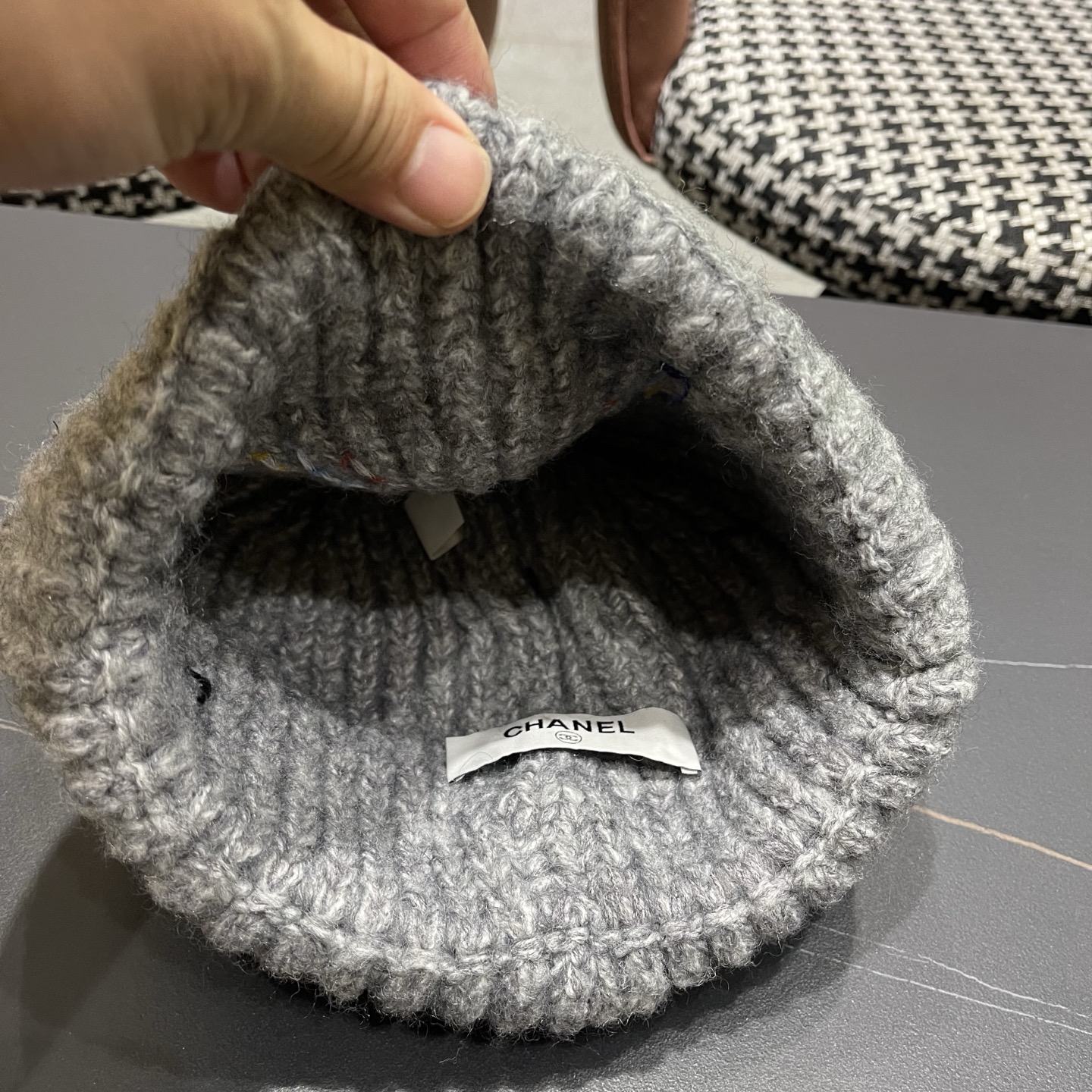 CHANEL香奈儿 新款彩虹刺绣毛线帽子女秋冬保暖护耳针织帽显脸小百搭包头帽冷帽