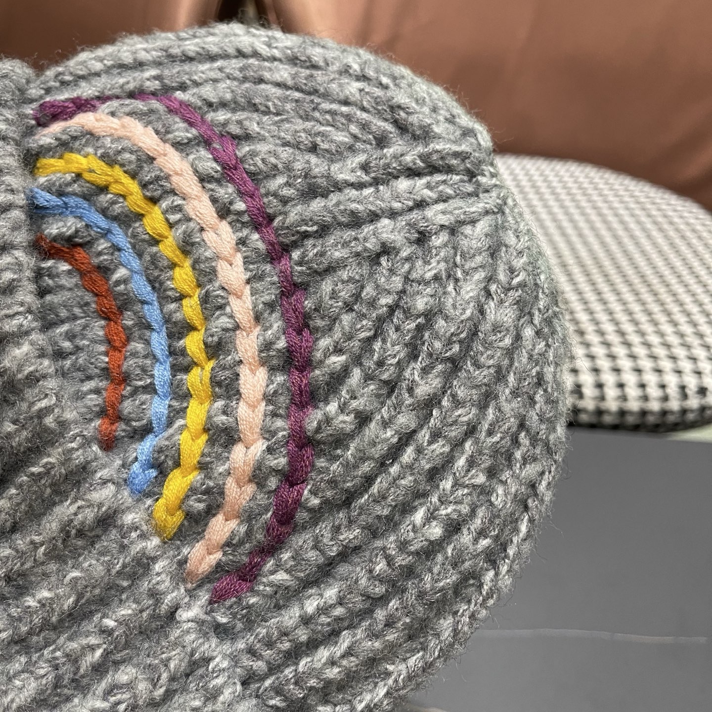 CHANEL香奈儿 新款彩虹刺绣毛线帽子女秋冬保暖护耳针织帽显脸小百搭包头帽冷帽