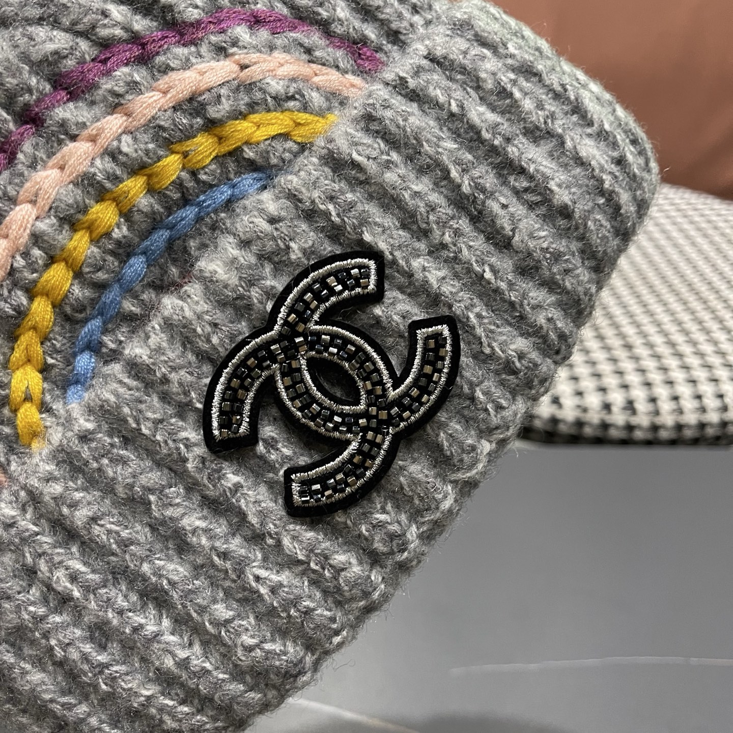 CHANEL香奈儿 新款彩虹刺绣毛线帽子女秋冬保暖护耳针织帽显脸小百搭包头帽冷帽