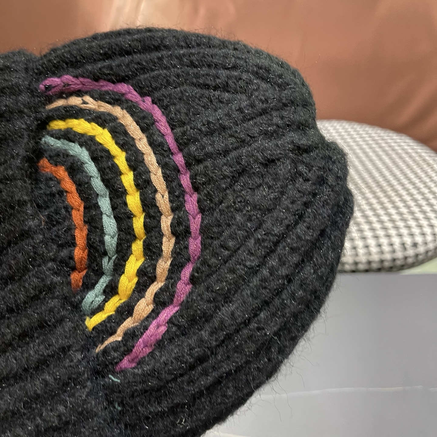 CHANEL香奈儿 新款彩虹刺绣毛线帽子女秋冬保暖护耳针织帽显脸小百搭包头帽冷帽