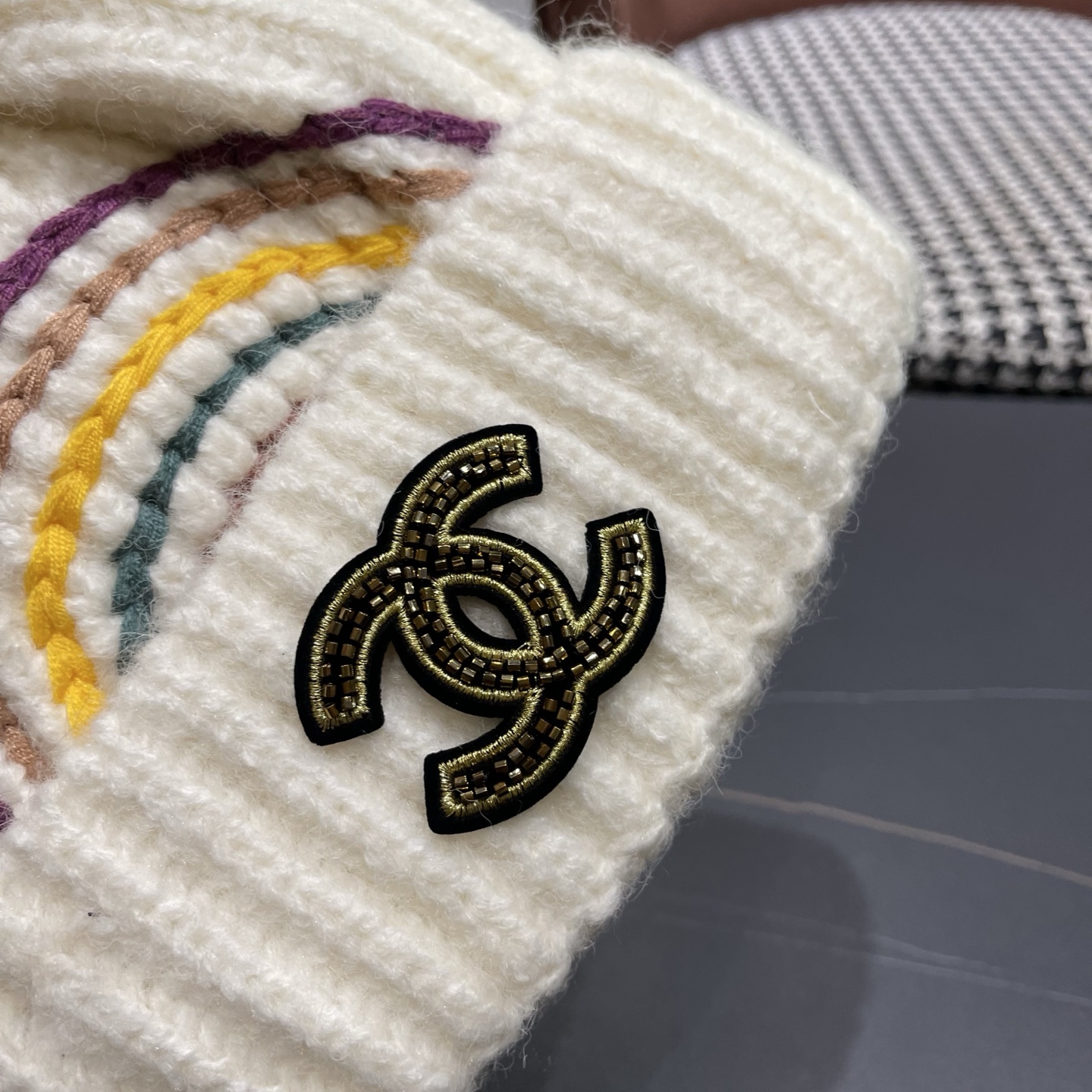 CHANEL香奈儿 新款彩虹刺绣毛线帽子女秋冬保暖护耳针织帽显脸小百搭包头帽冷帽