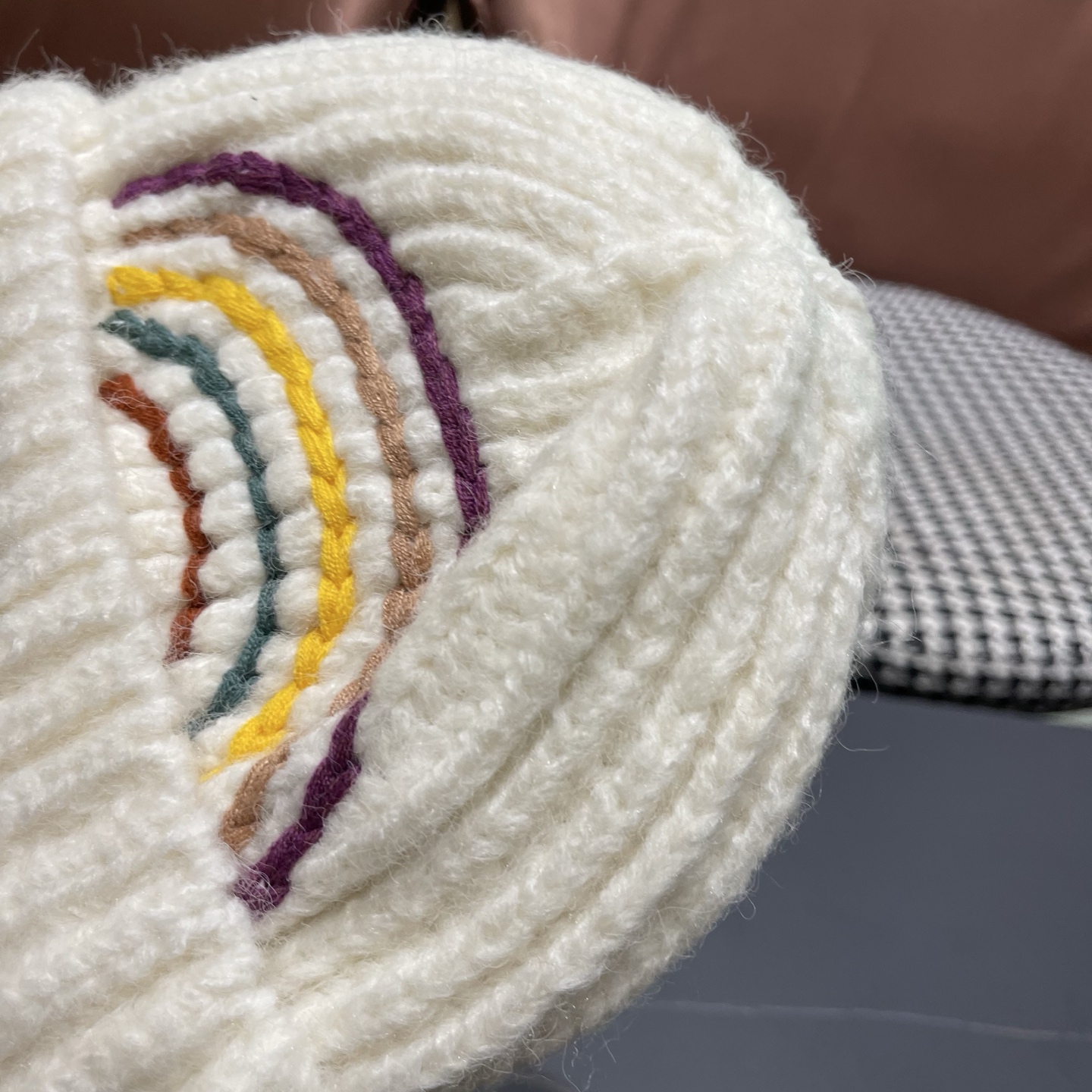 CHANEL香奈儿 新款彩虹刺绣毛线帽子女秋冬保暖护耳针织帽显脸小百搭包头帽冷帽