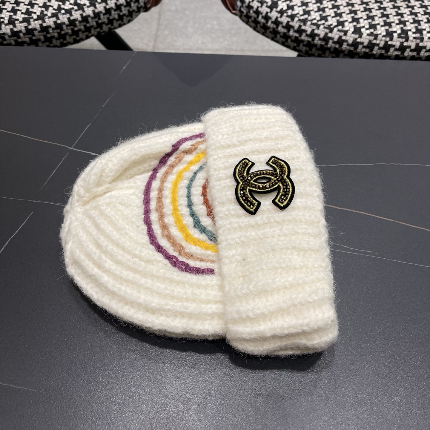 CHANEL香奈儿 新款彩虹刺绣毛线帽子女秋冬保暖护耳针织帽显脸小百搭包头帽冷帽