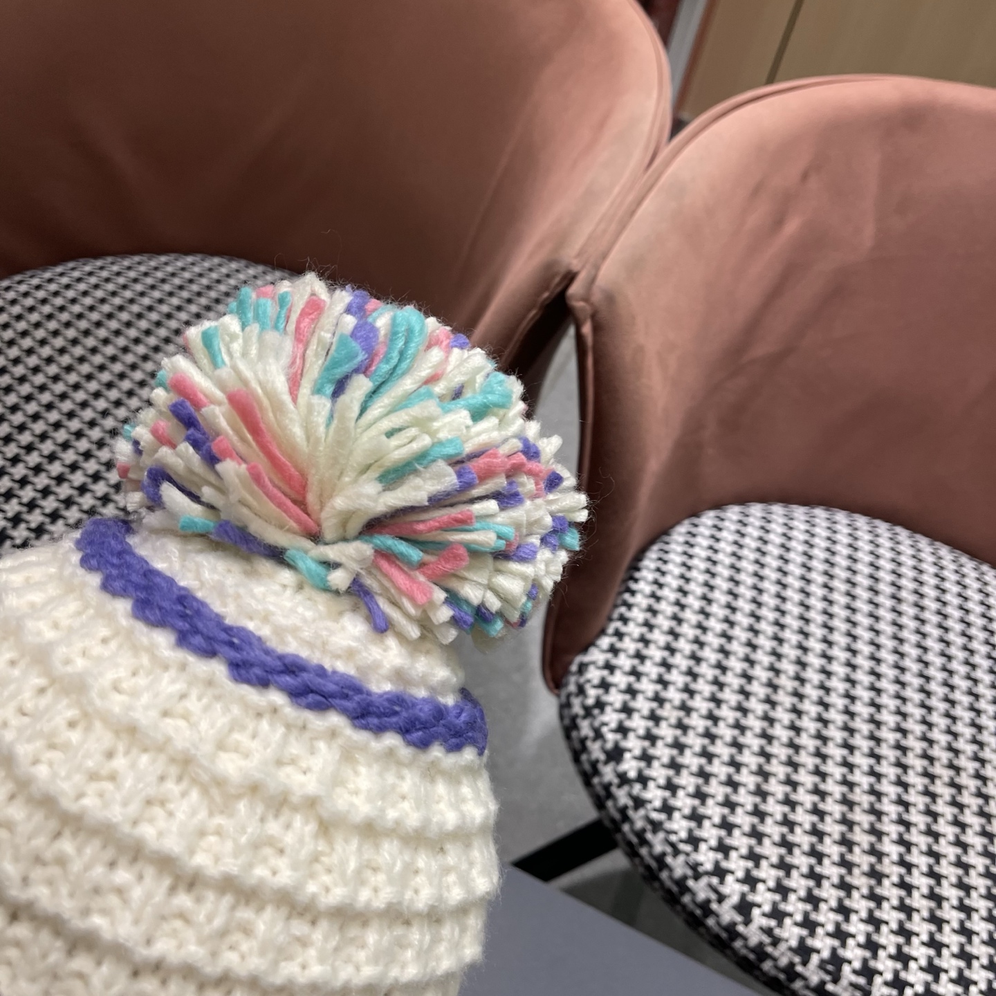 迪奥Dior 2025新款彩色条纹针织套头帽子女秋冬季保暖显脸小百搭护耳毛线帽