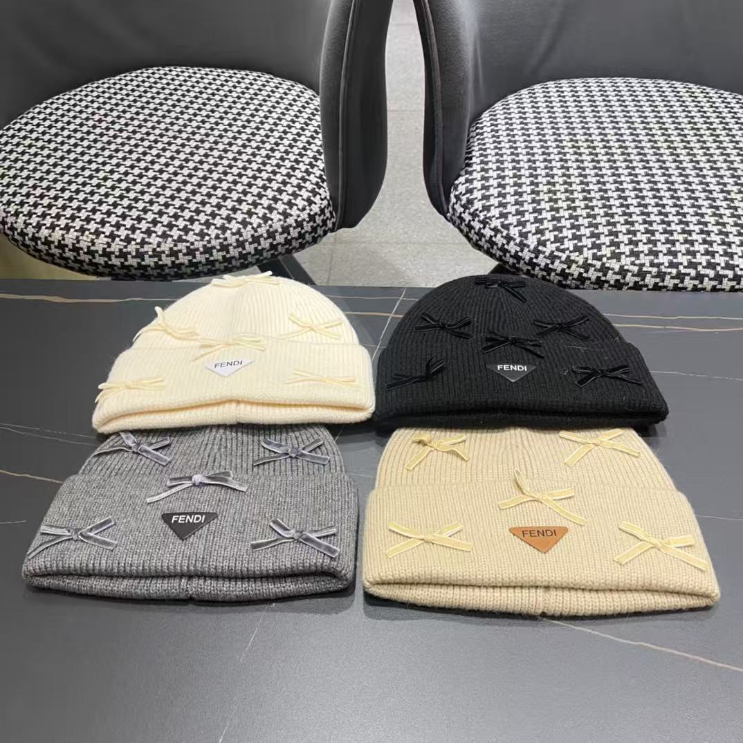 芬迪 毛线帽经典款的蝴蝶结确实别有一番味道 青春洋溢 充满活力💯