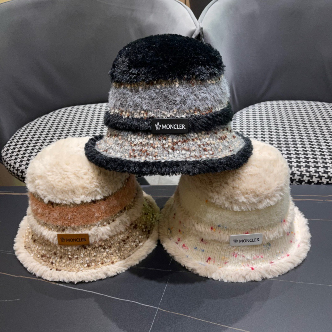 （蒙囗MONCLER】2024秋冬款女拼色双耳保暖甜美可爱毛绒渔夫帽时尚百搭毛绒护耳雷锋帽秋冬赶紧订购哦