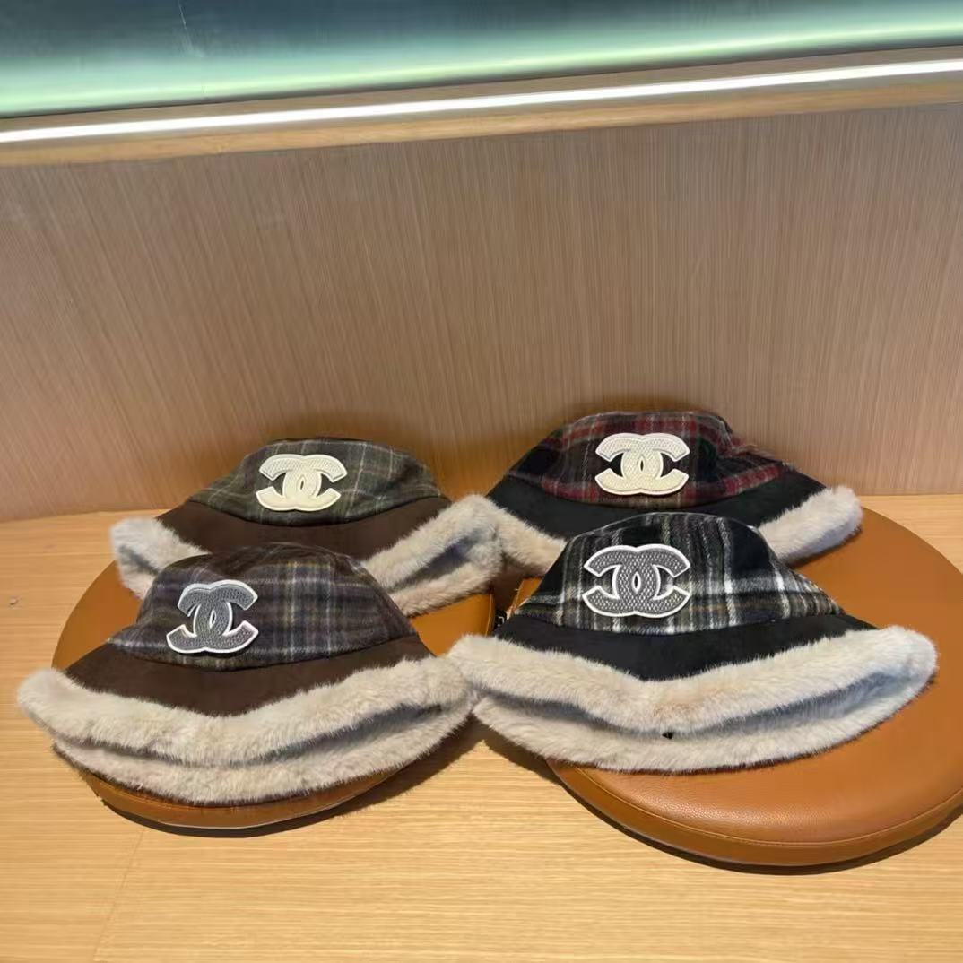 💛香奈儿 CHANEL2024新款秋冬复古格子毛绒小桶帽渔夫帽，简约字母元素超好搭配，出街单品
