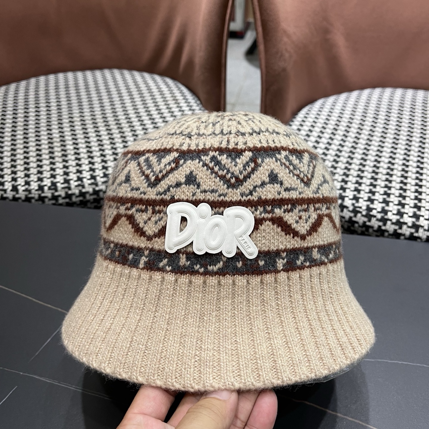 迪奥DIOR2025秋冬渔夫帽针织盆帽韩版时尚百搭毛线帽子新款水桶帽网红ins