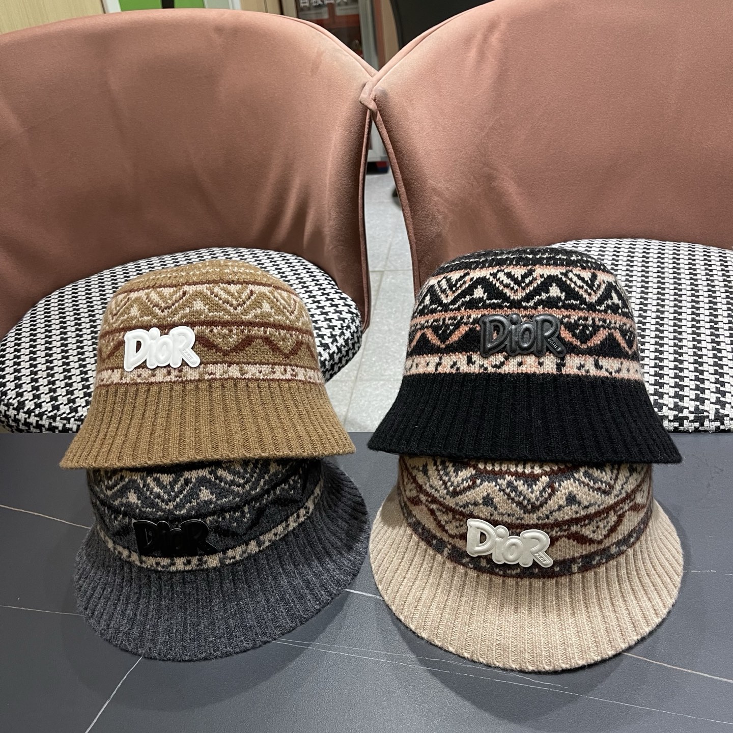 迪奥DIOR2025秋冬渔夫帽针织盆帽韩版时尚百搭毛线帽子新款水桶帽网红ins