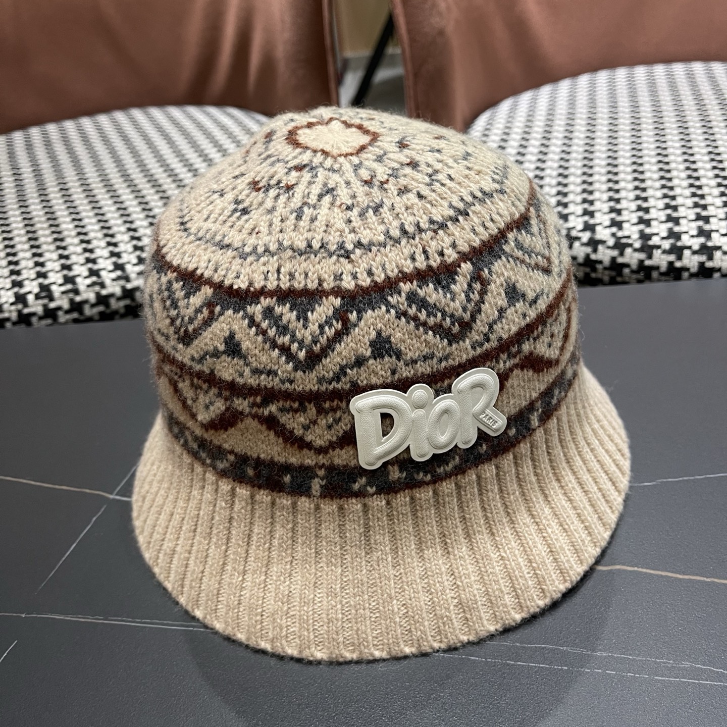 迪奥DIOR2025秋冬渔夫帽针织盆帽韩版时尚百搭毛线帽子新款水桶帽网红ins