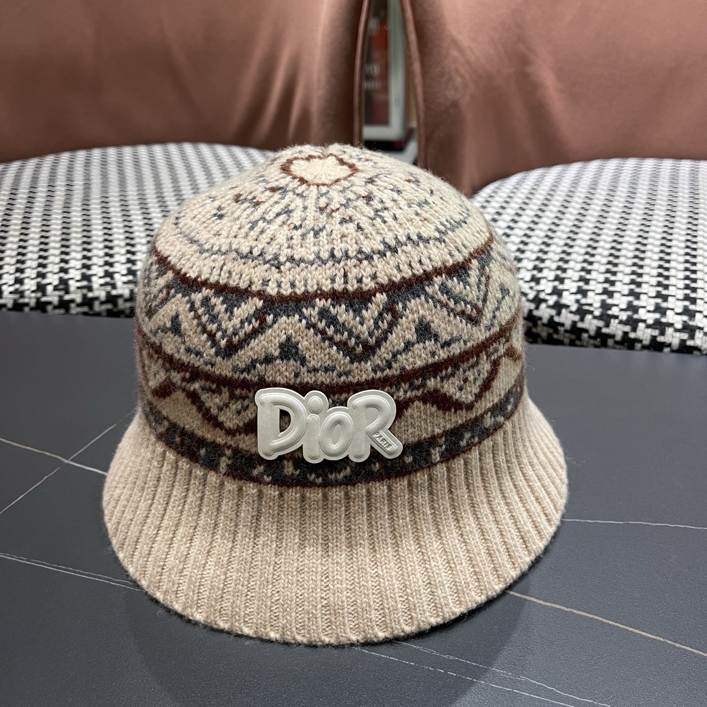 迪奥DIOR2025秋冬渔夫帽针织盆帽韩版时尚百搭毛线帽子新款水桶帽网红ins