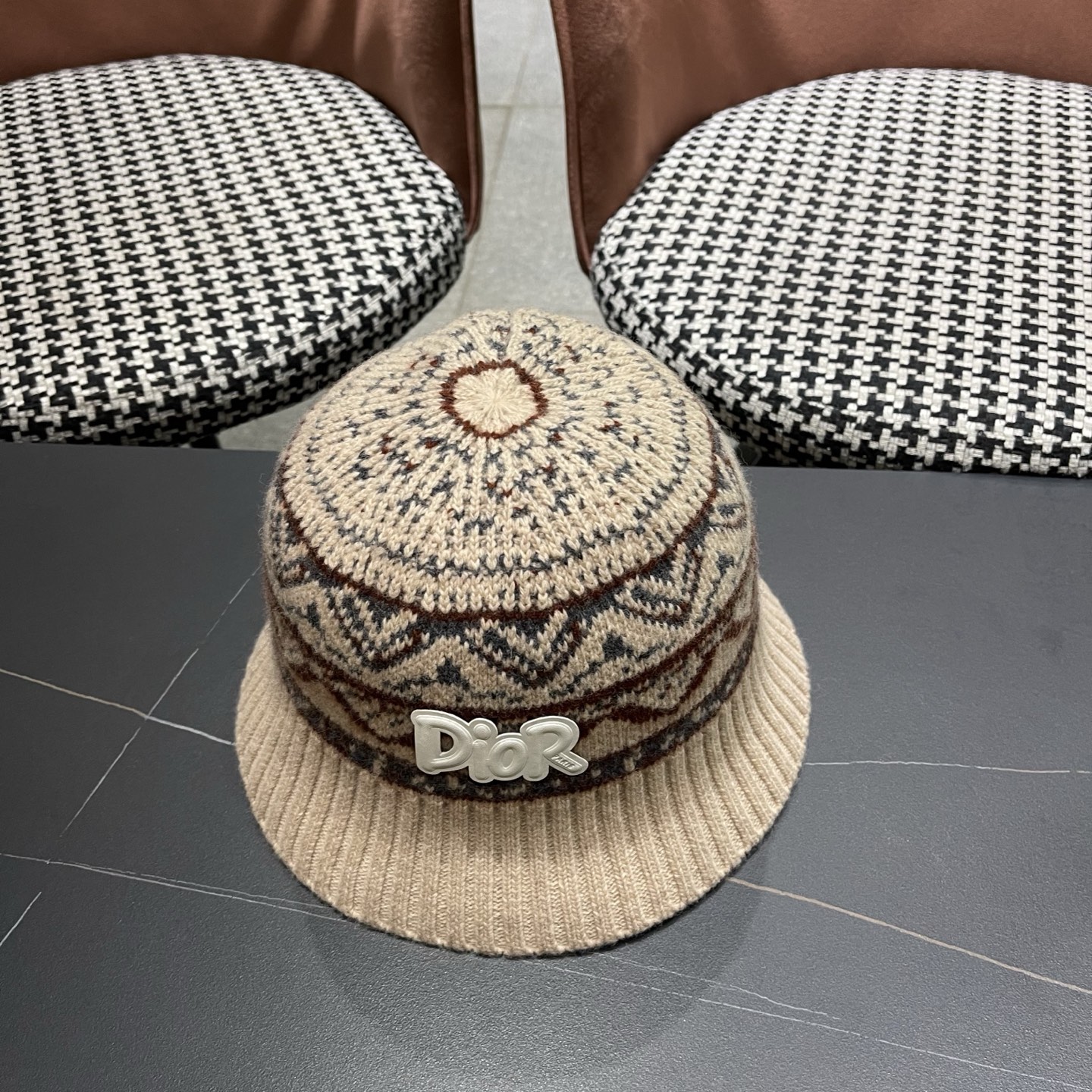 迪奥DIOR2025秋冬渔夫帽针织盆帽韩版时尚百搭毛线帽子新款水桶帽网红ins