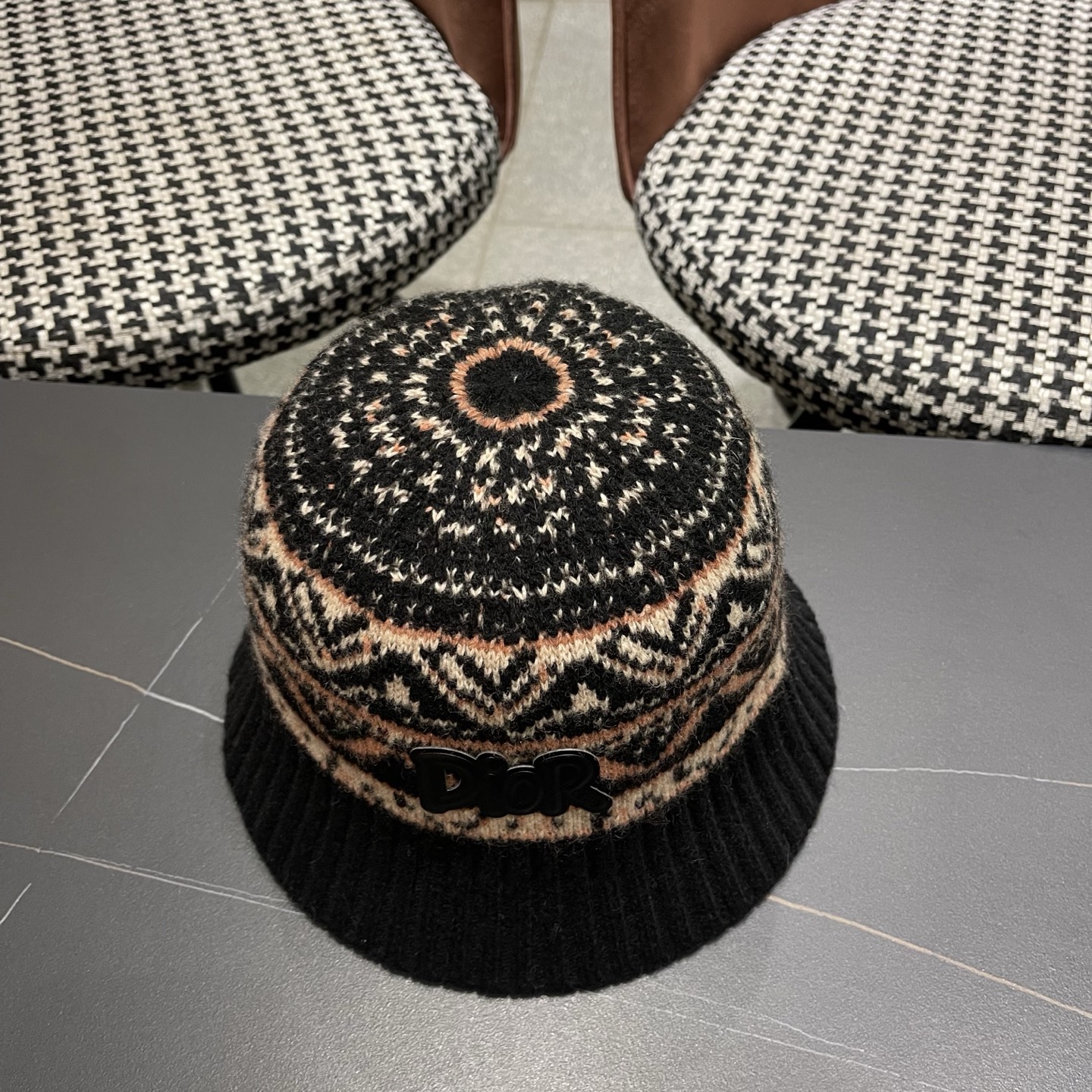 迪奥DIOR2025秋冬渔夫帽针织盆帽韩版时尚百搭毛线帽子新款水桶帽网红ins