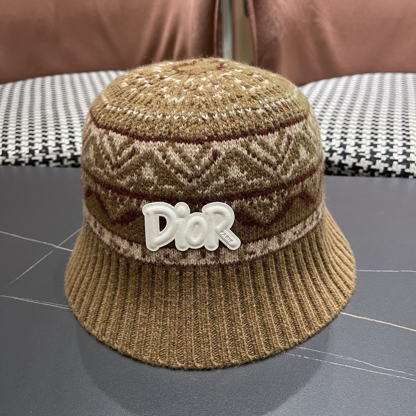 迪奥DIOR2025秋冬渔夫帽针织盆帽韩版时尚百搭毛线帽子新款水桶帽网红ins