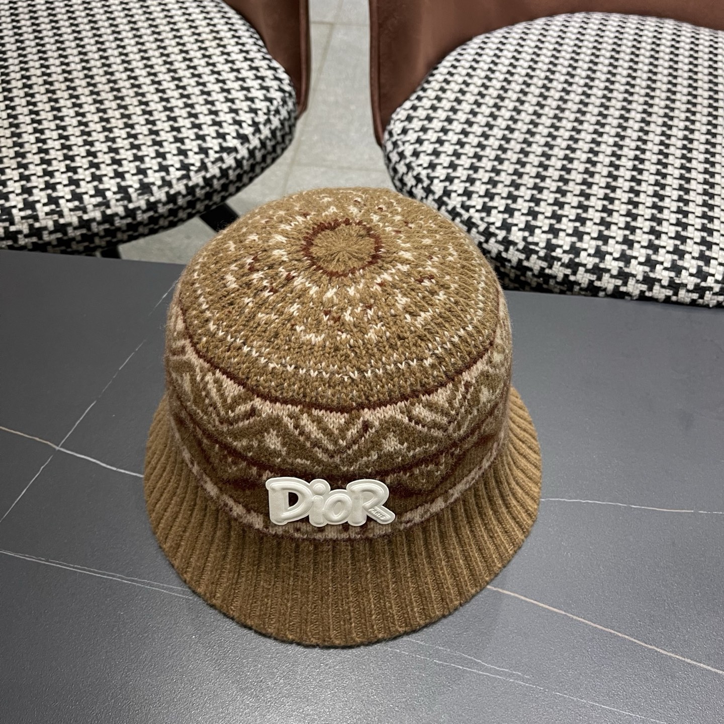 迪奥DIOR2025秋冬渔夫帽针织盆帽韩版时尚百搭毛线帽子新款水桶帽网红ins