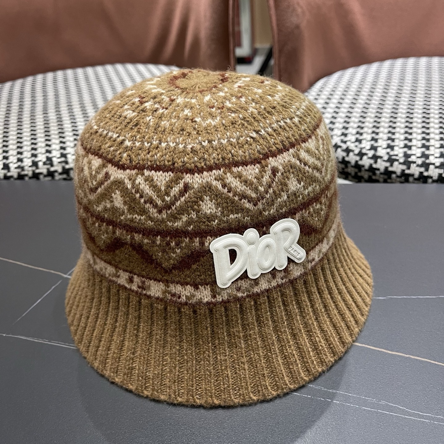 迪奥DIOR2025秋冬渔夫帽针织盆帽韩版时尚百搭毛线帽子新款水桶帽网红ins