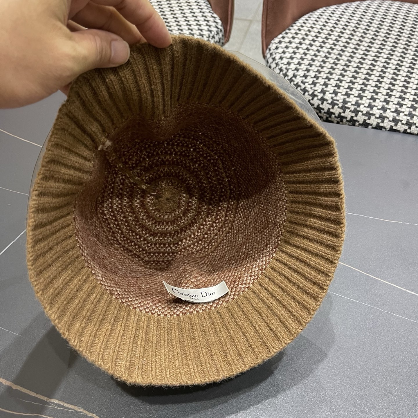迪奥DIOR2025秋冬渔夫帽针织盆帽韩版时尚百搭毛线帽子新款水桶帽网红ins