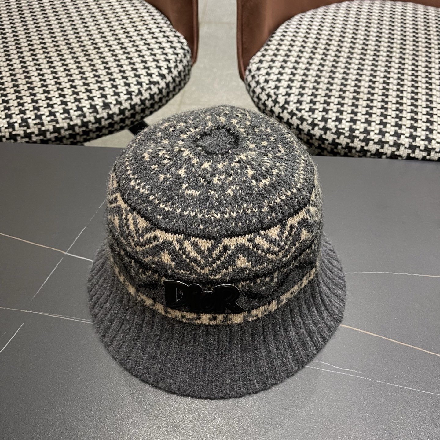 迪奥DIOR2025秋冬渔夫帽针织盆帽韩版时尚百搭毛线帽子新款水桶帽网红ins