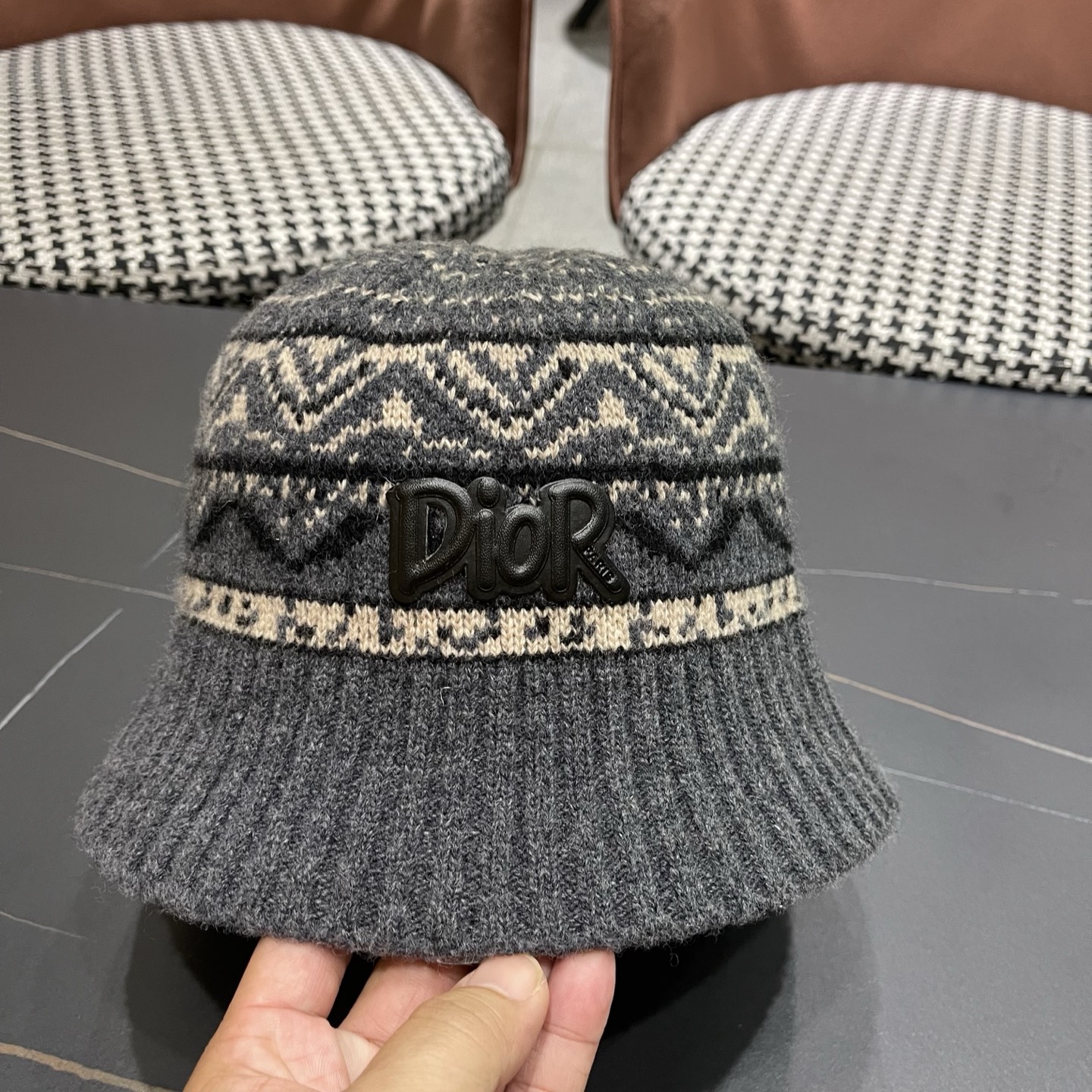 迪奥DIOR2025秋冬渔夫帽针织盆帽韩版时尚百搭毛线帽子新款水桶帽网红ins