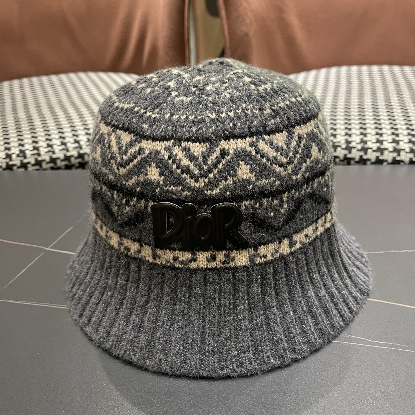 迪奥DIOR2025秋冬渔夫帽针织盆帽韩版时尚百搭毛线帽子新款水桶帽网红ins