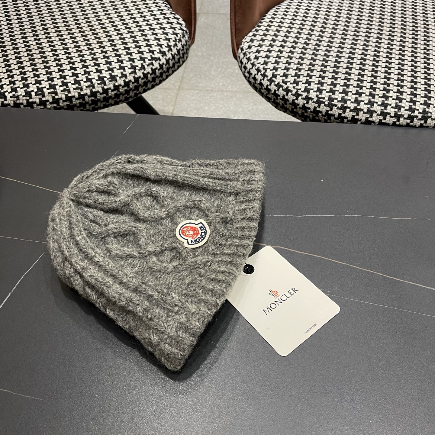 MONCLER蒙口2025麻花针织毛线帽，好品质高端大气，超火爆💖质感很赞，时尚潮流！冬天必备单品，男女