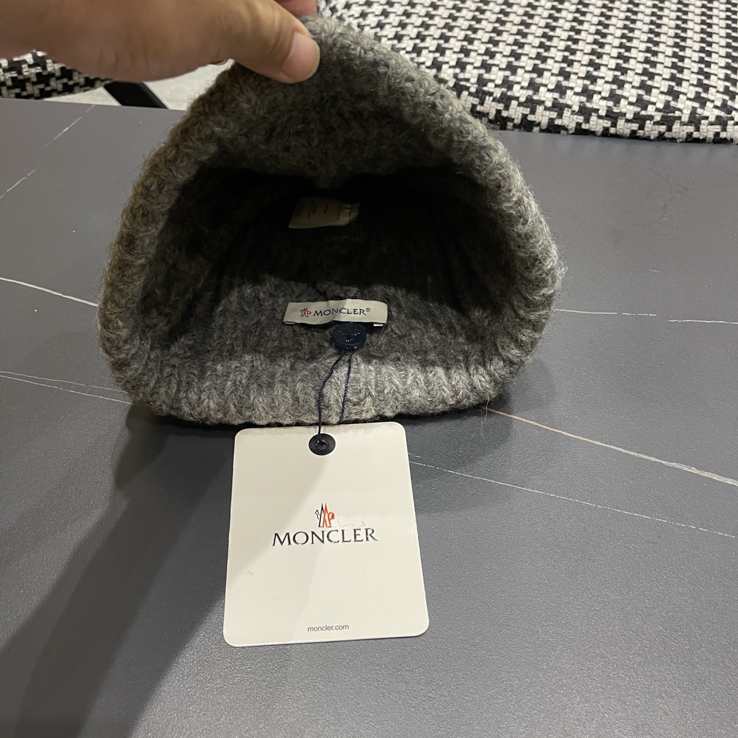 MONCLER蒙口2025麻花针织毛线帽，好品质高端大气，超火爆💖质感很赞，时尚潮流！冬天必备单品，男女