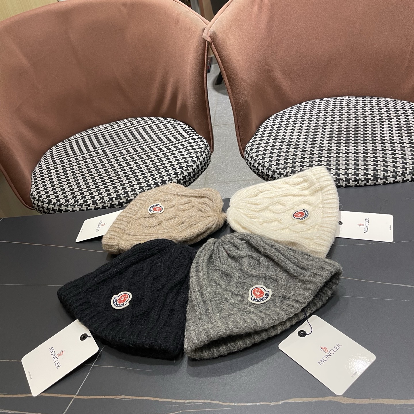 MONCLER蒙口2025麻花针织毛线帽，好品质高端大气，超火爆💖质感很赞，时尚潮流！冬天必备单品，男女