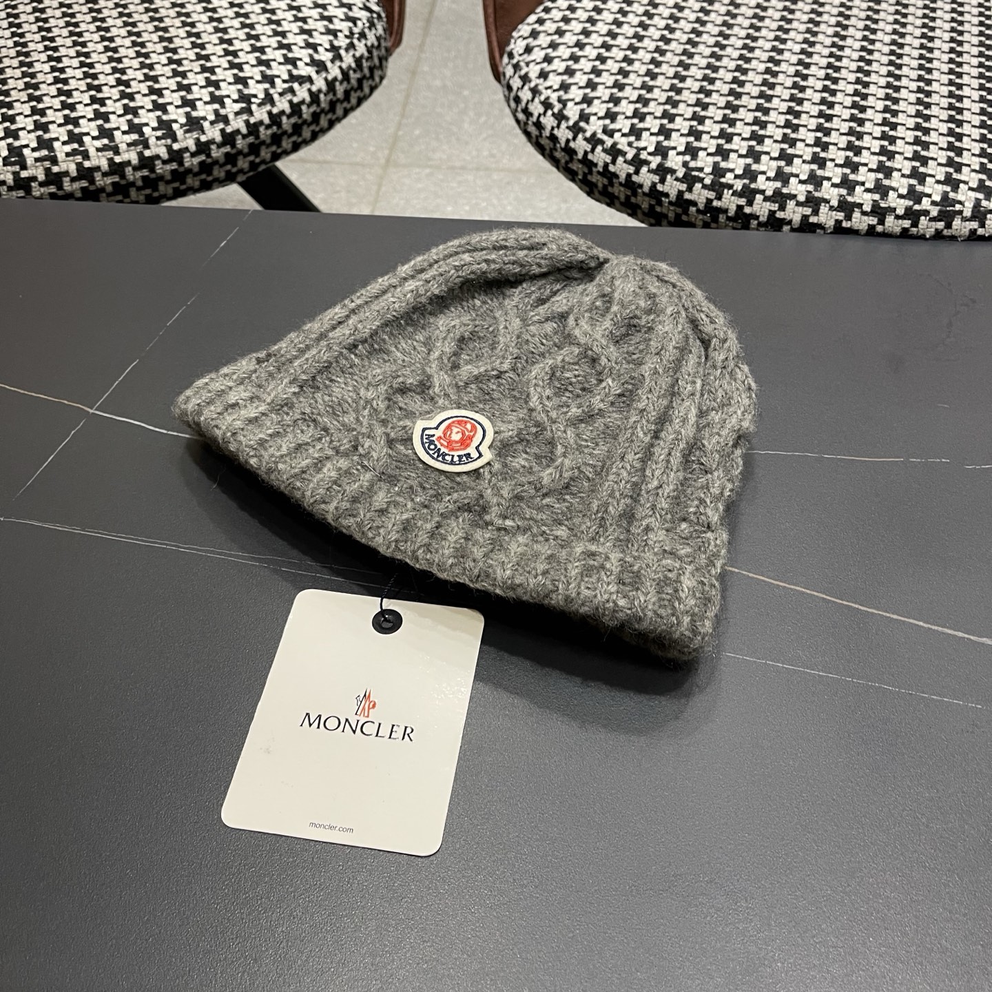 MONCLER蒙口2025麻花针织毛线帽，好品质高端大气，超火爆💖质感很赞，时尚潮流！冬天必备单品，男女