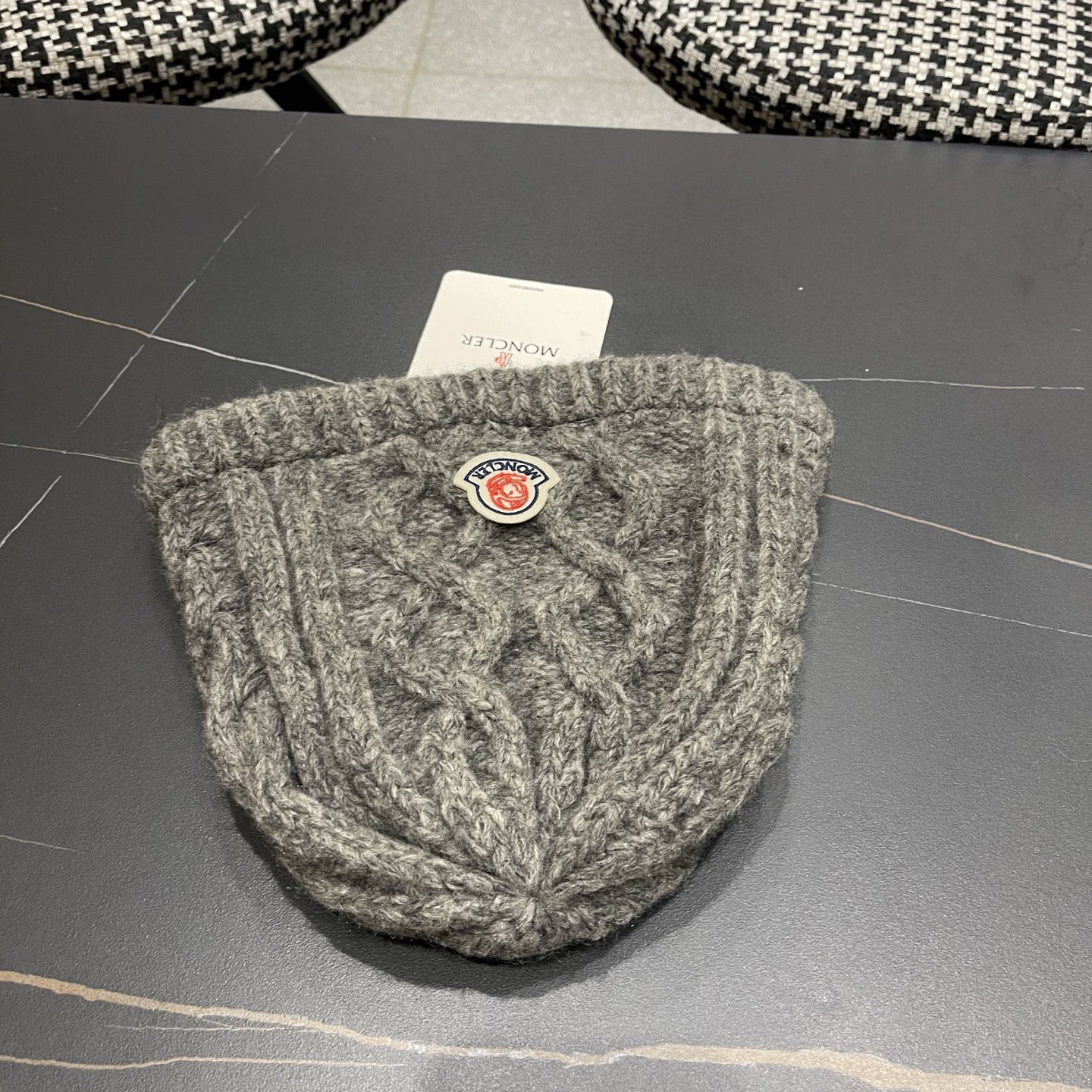 MONCLER蒙口2025麻花针织毛线帽，好品质高端大气，超火爆💖质感很赞，时尚潮流！冬天必备单品，男女